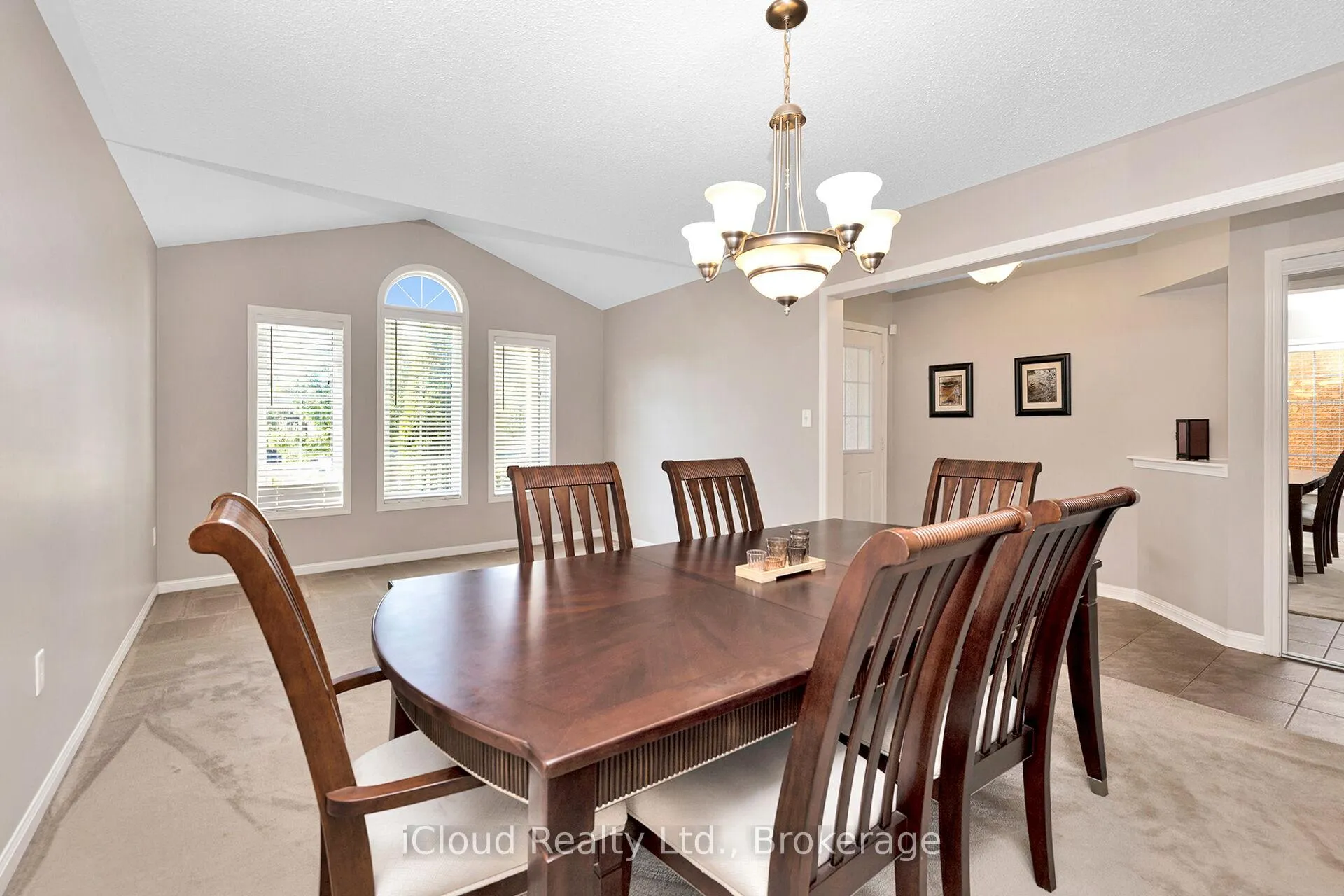 Photo 8 of 11 Bonavista Drive, Brampton, Credit Valley — HOMEH