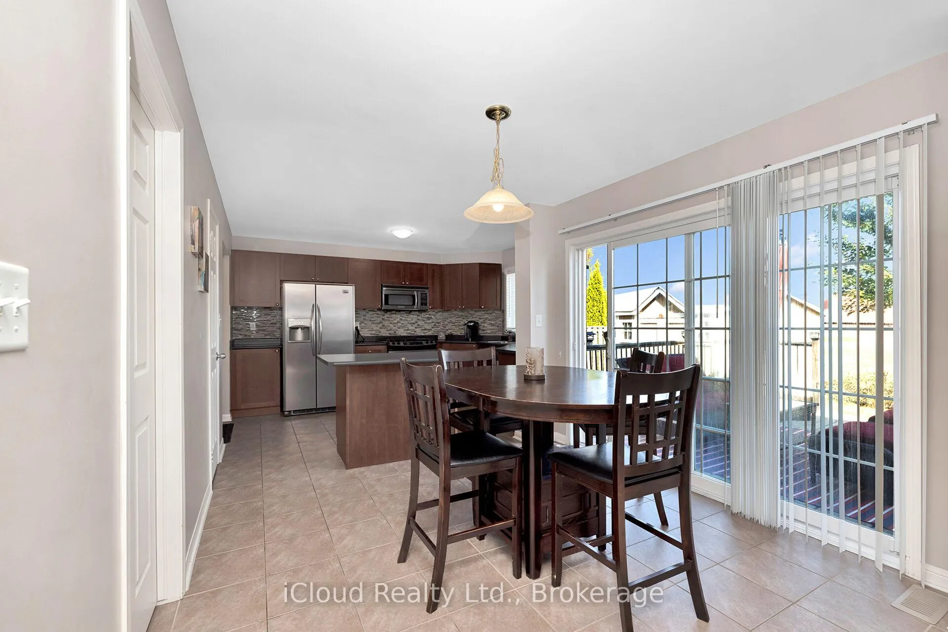 Photo 12 of 11 Bonavista Drive, Brampton, Credit Valley — HOMEH