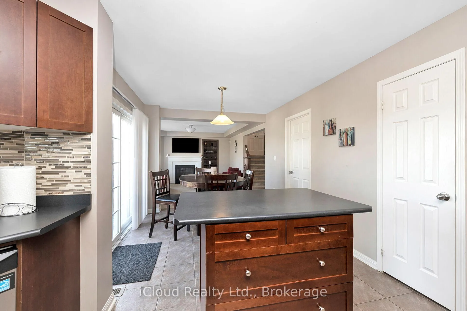 Photo 17 of 11 Bonavista Drive, Brampton, Credit Valley — HOMEH