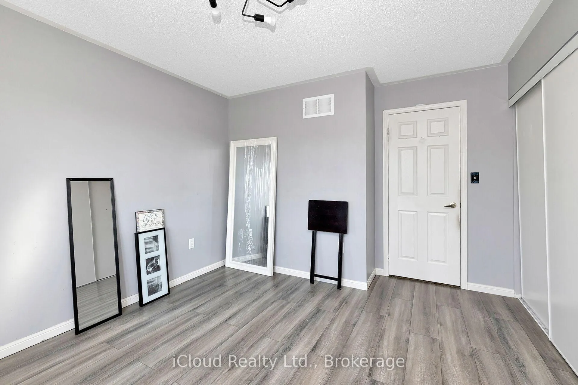 Photo 36 of 11 Bonavista Drive, Brampton, Credit Valley — HOMEH