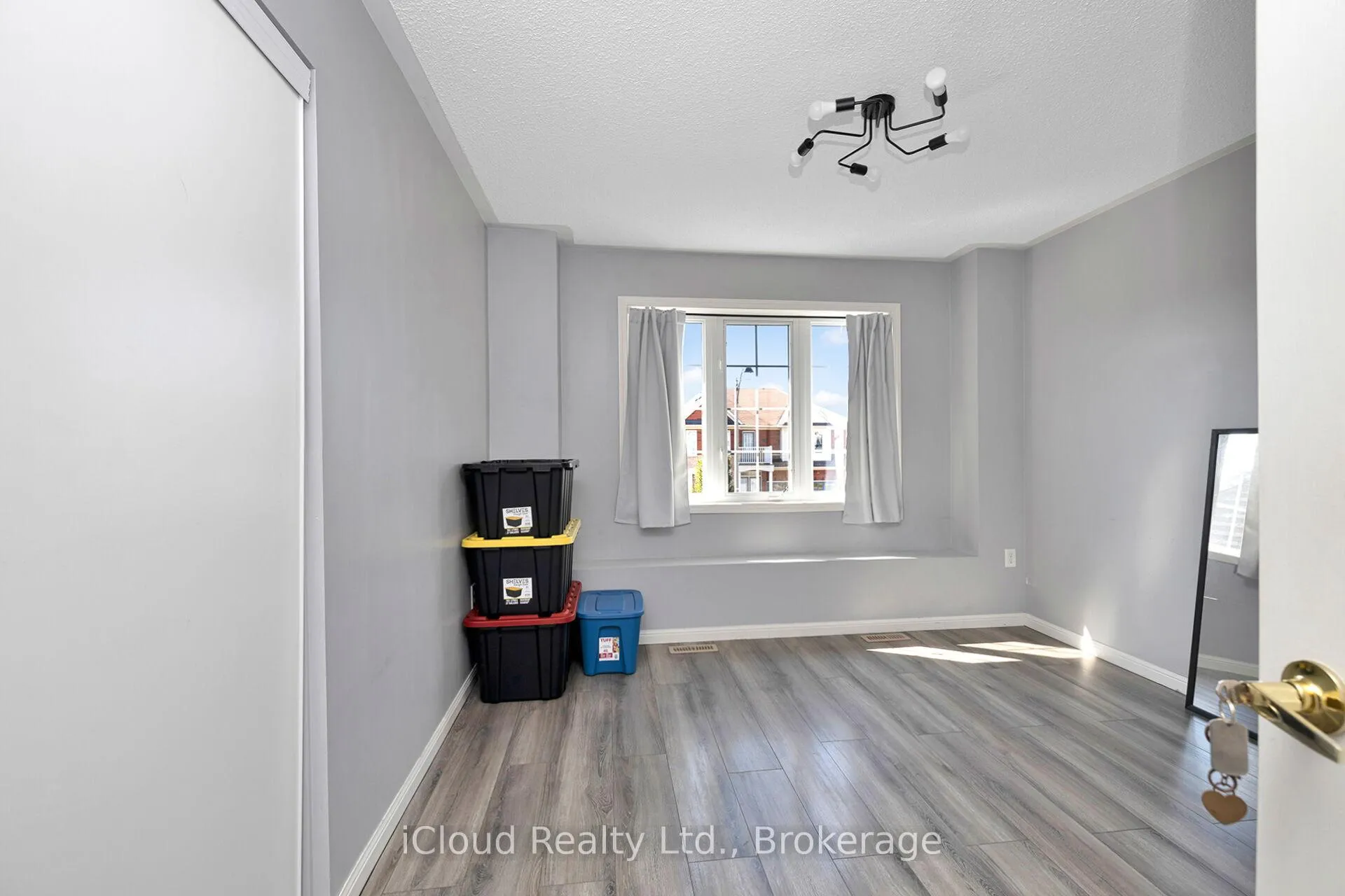 Photo 37 of 11 Bonavista Drive, Brampton, Credit Valley — HOMEH