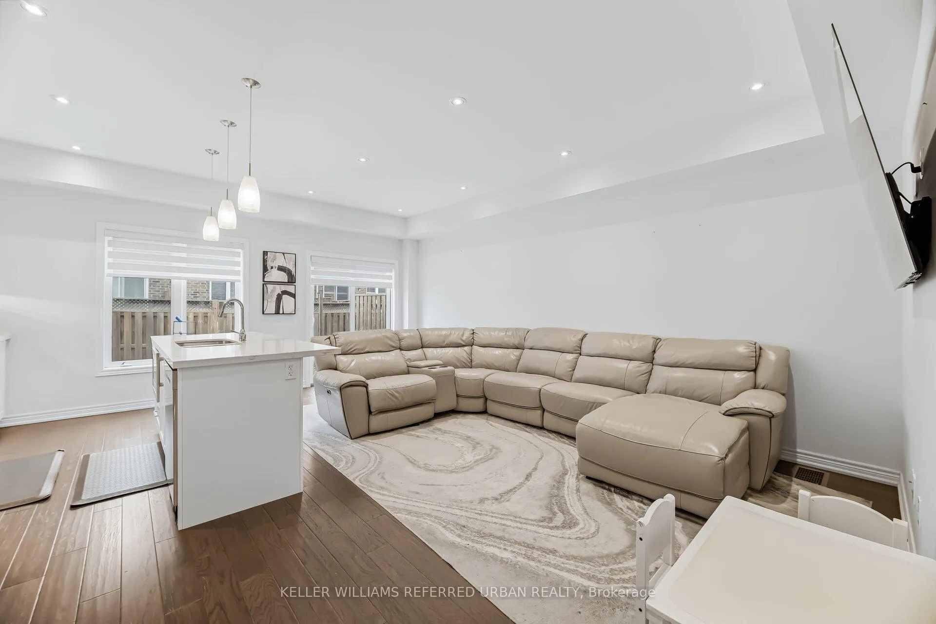 Photo 6 of Unit 8, 21 Madonna Drive, Hamilton, Carpenter — HOMEH