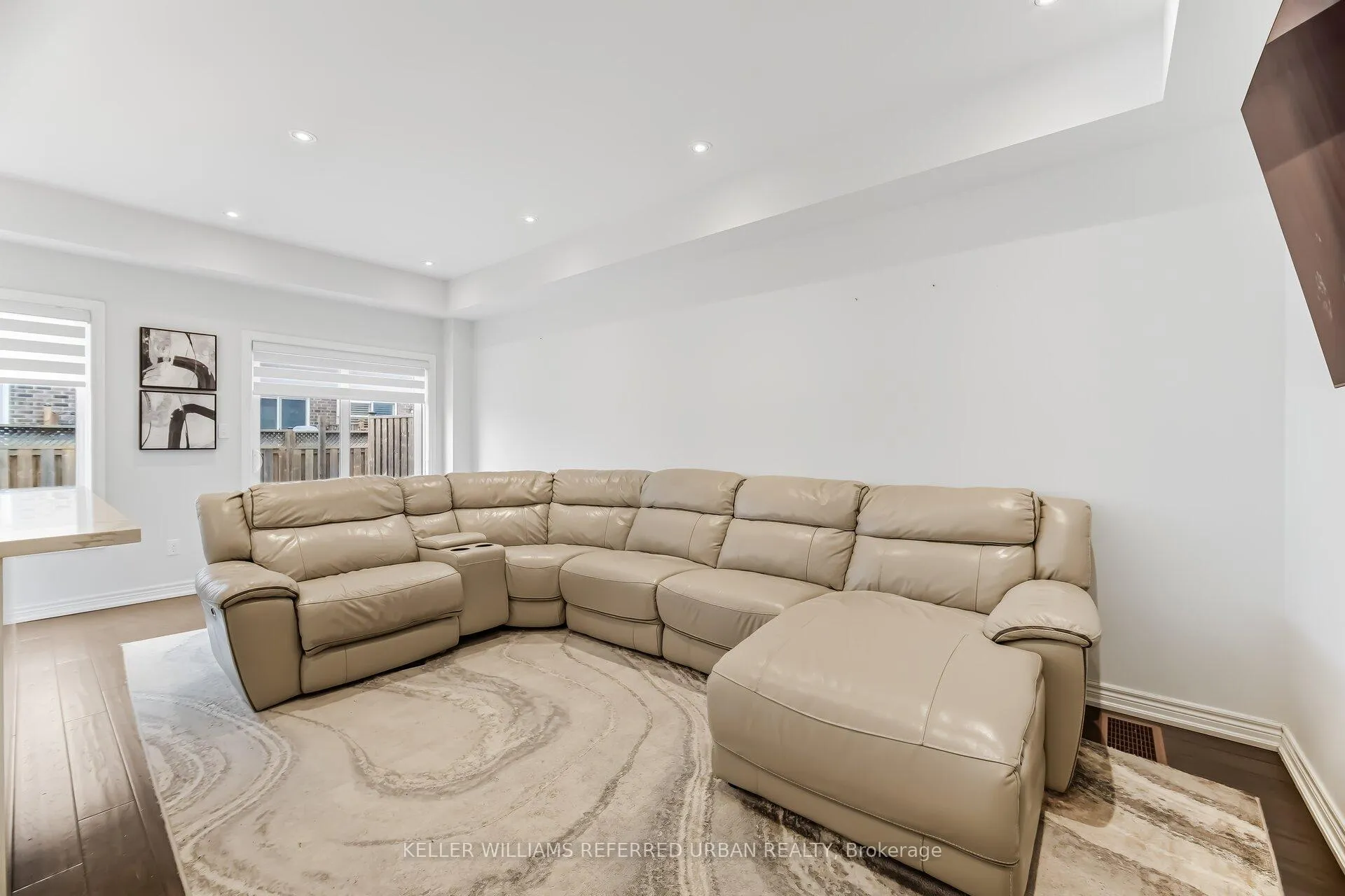 Photo 10 of Unit 8, 21 Madonna Drive, Hamilton, Carpenter — HOMEH