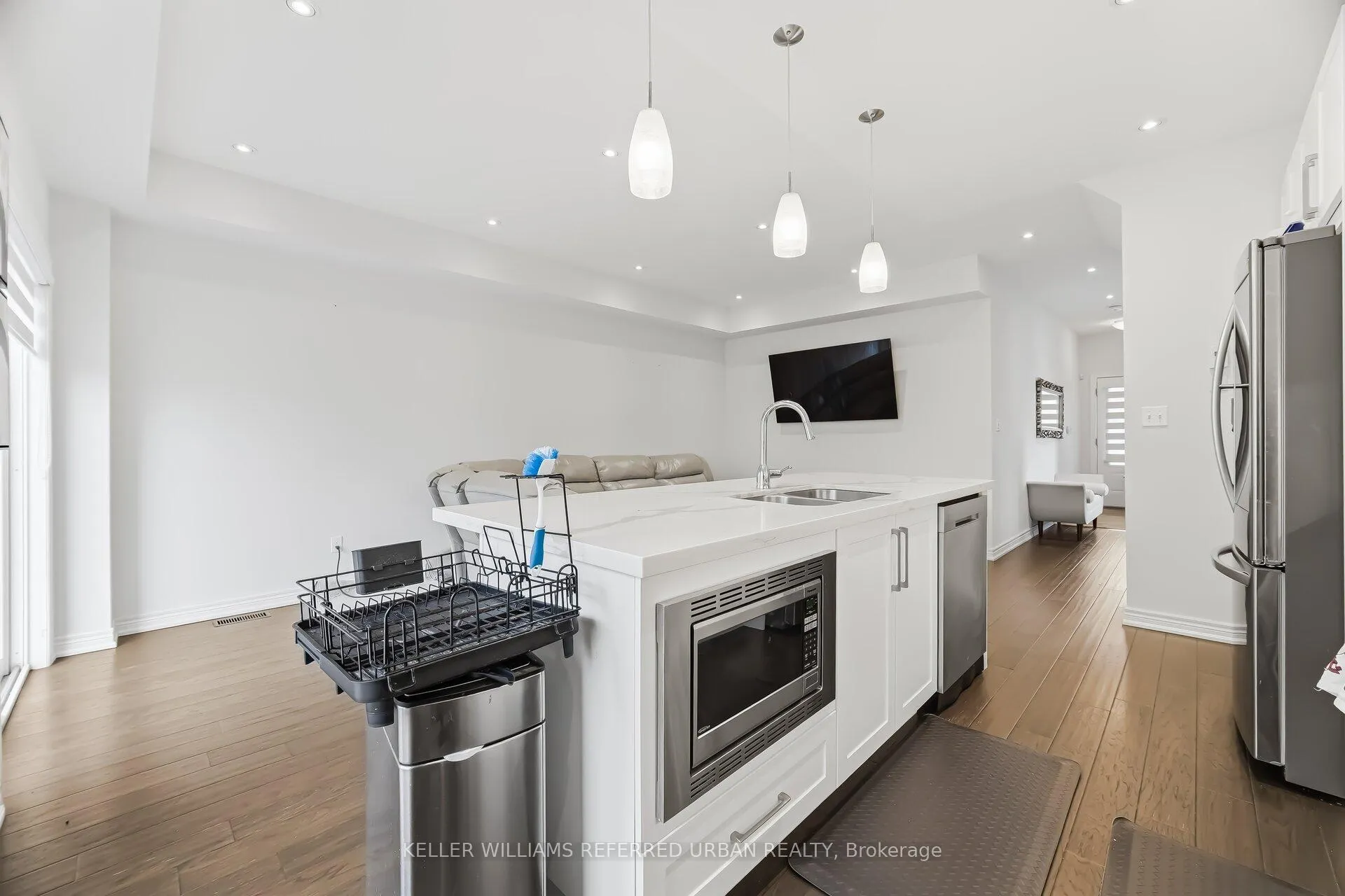 Photo 17 of Unit 8, 21 Madonna Drive, Hamilton, Carpenter — HOMEH