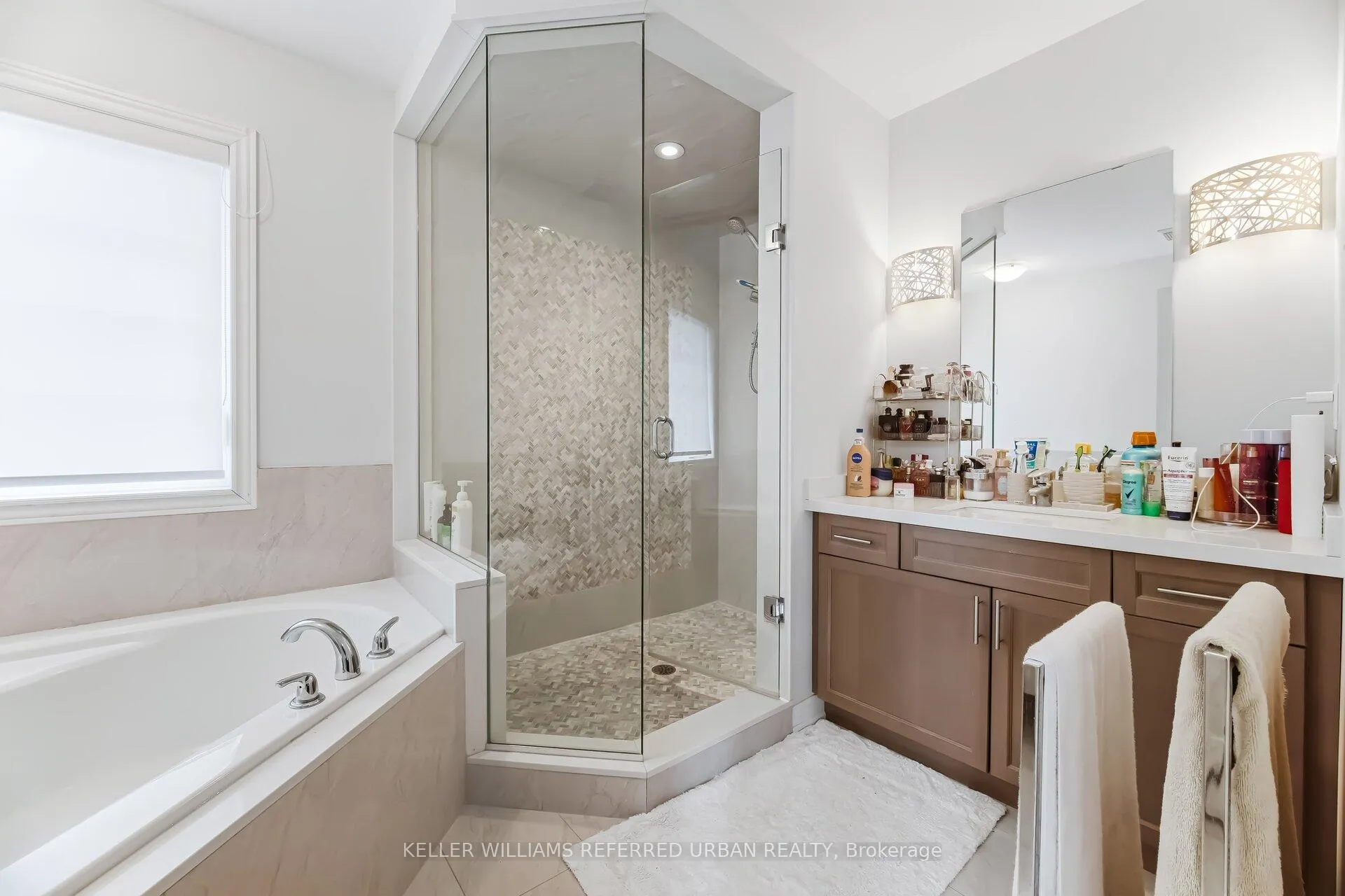 Photo 24 of Unit 8, 21 Madonna Drive, Hamilton, Carpenter — HOMEH