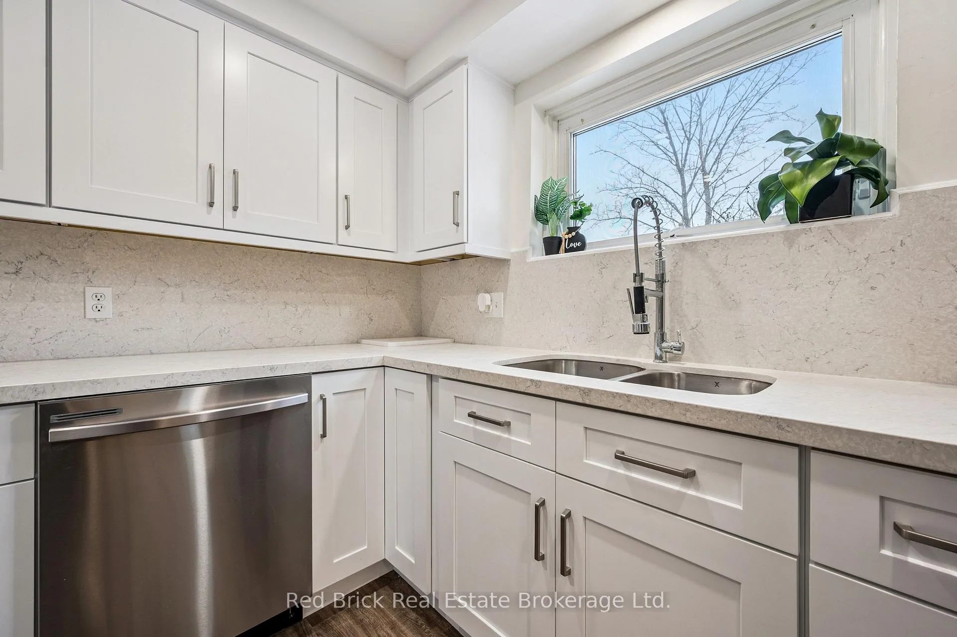 Photo 6 of Unit 61, 539 Willow Road, Guelph, Willow West/Sugarbush/West Acres — HOMEH
