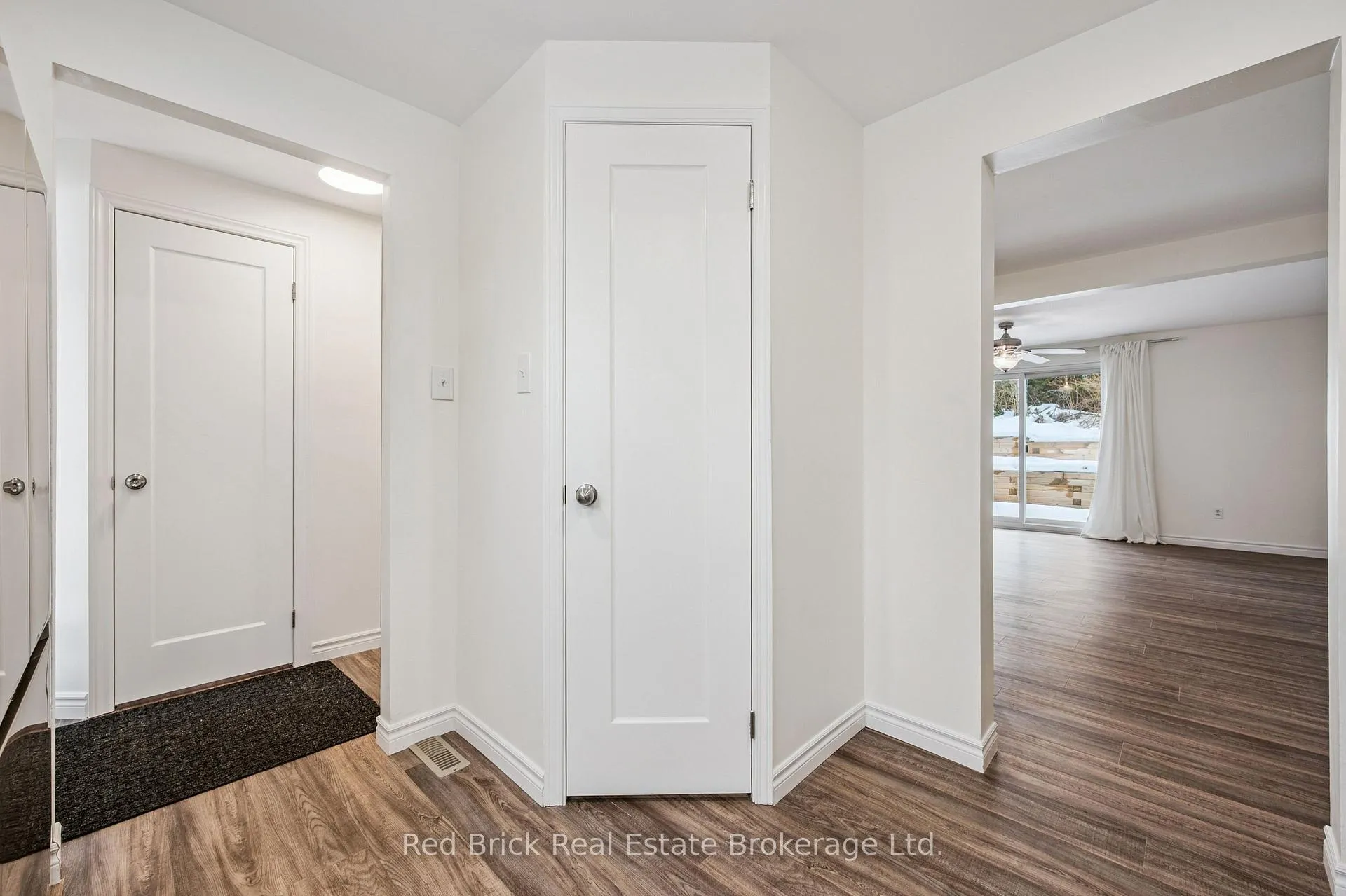 Photo 7 of Unit 61, 539 Willow Road, Guelph, Willow West/Sugarbush/West Acres — HOMEH