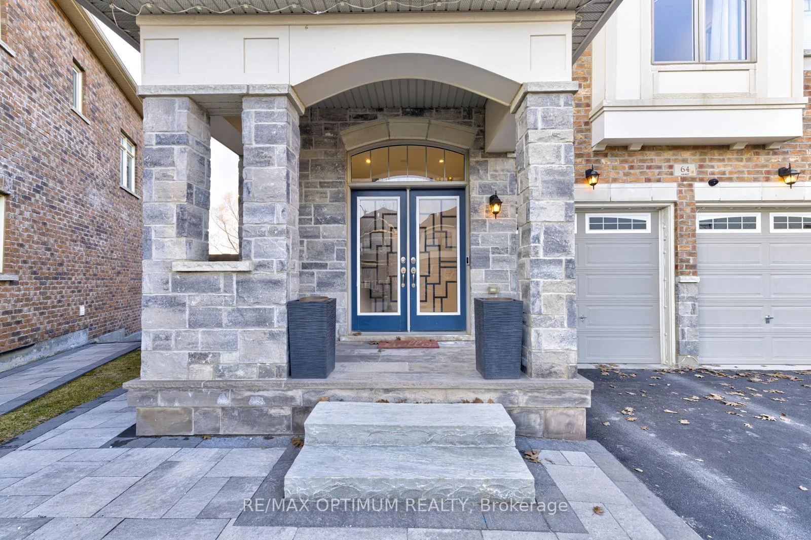 Photo 4 of 64 Elysian Fields Circle, Brampton, Bram West — HOMEH