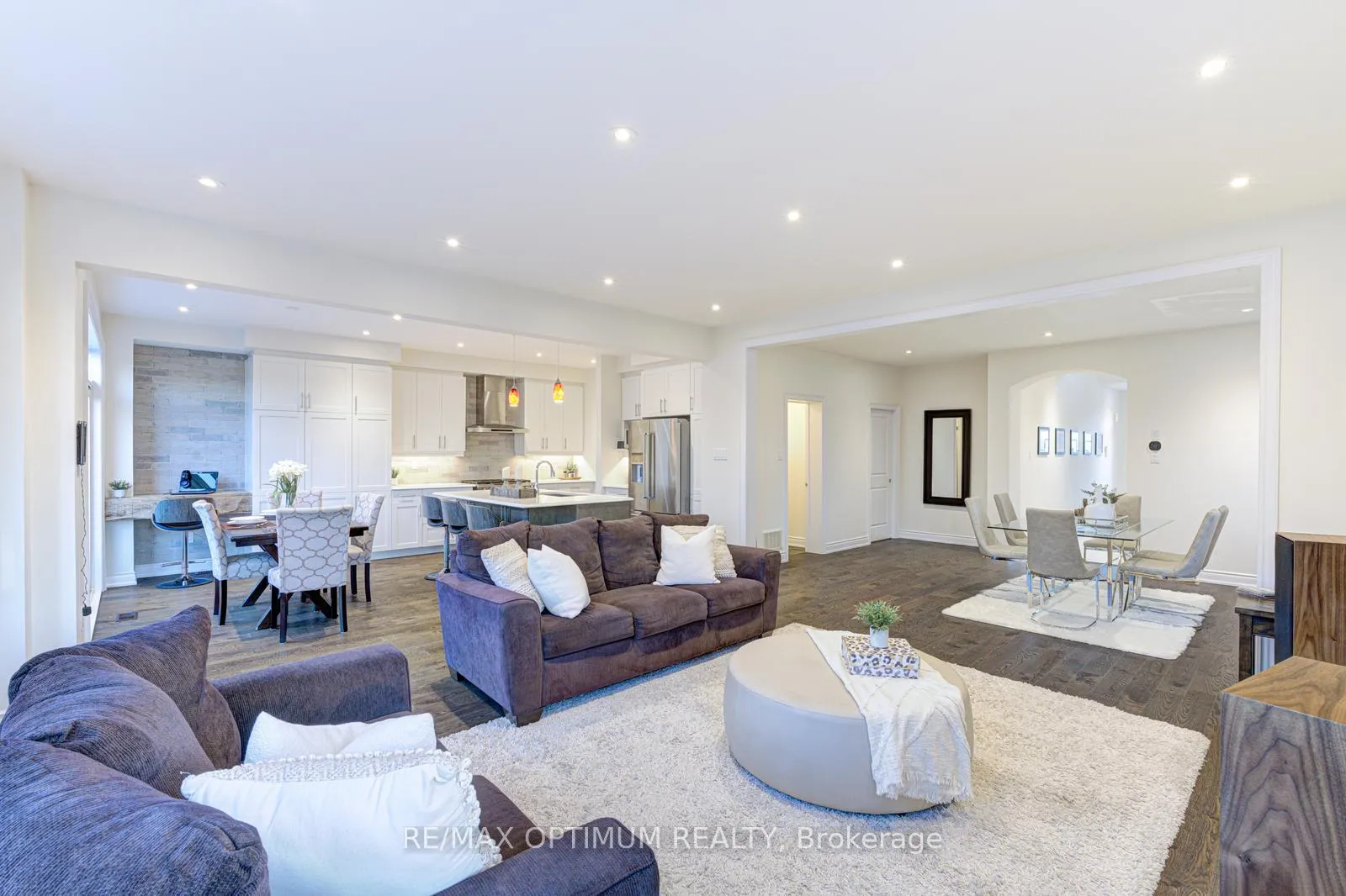 Photo 10 of 64 Elysian Fields Circle, Brampton, Bram West — HOMEH