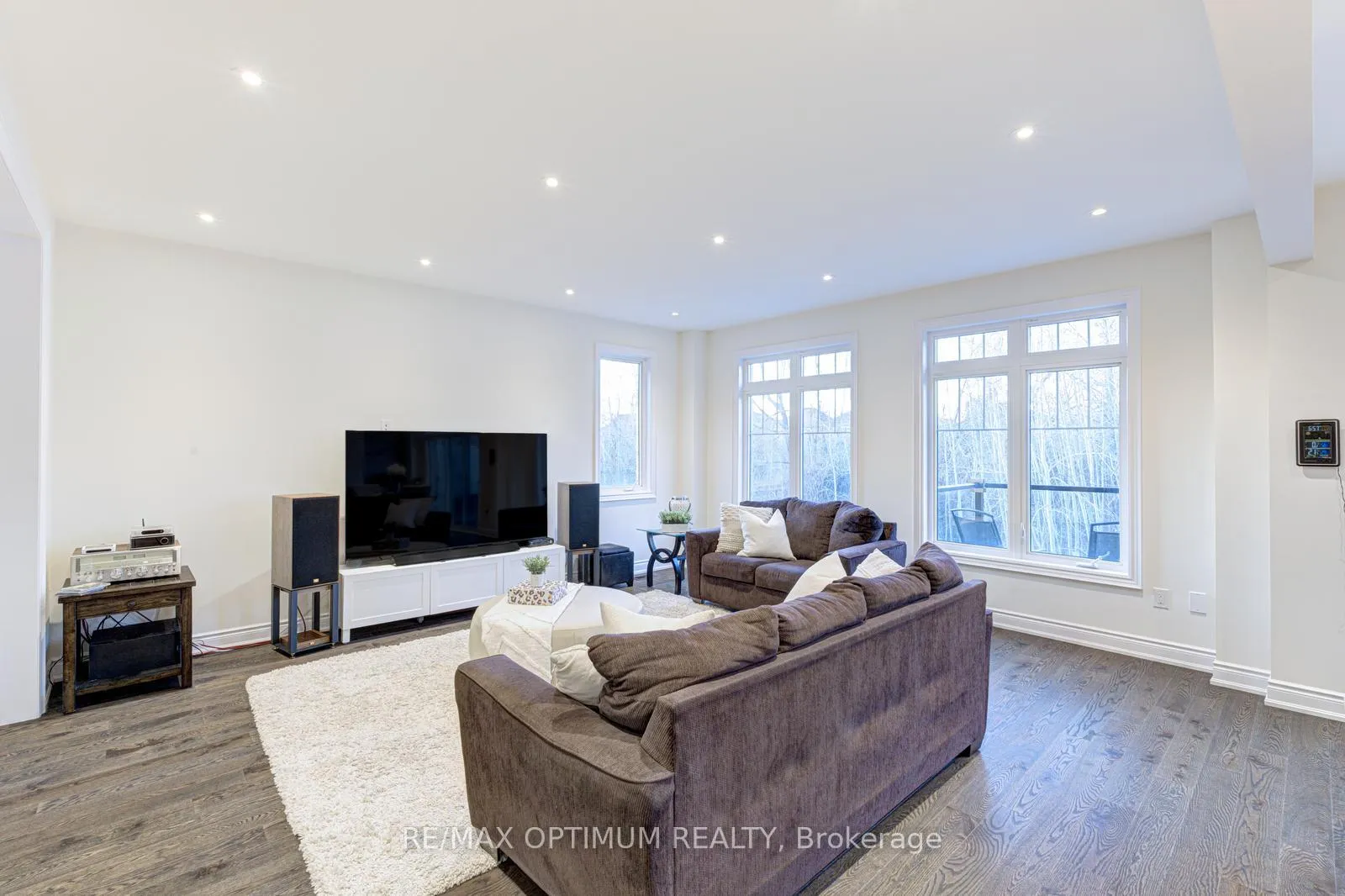 Photo 11 of 64 Elysian Fields Circle, Brampton, Bram West — HOMEH