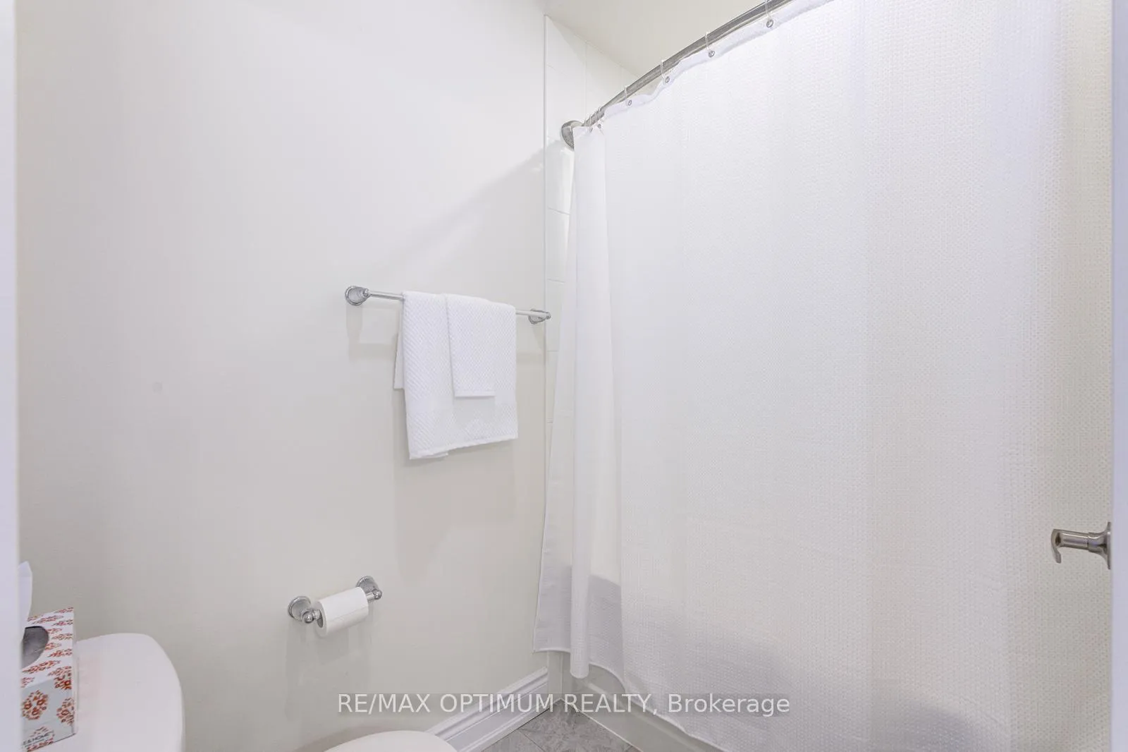 Photo 32 of 64 Elysian Fields Circle, Brampton, Bram West — HOMEH