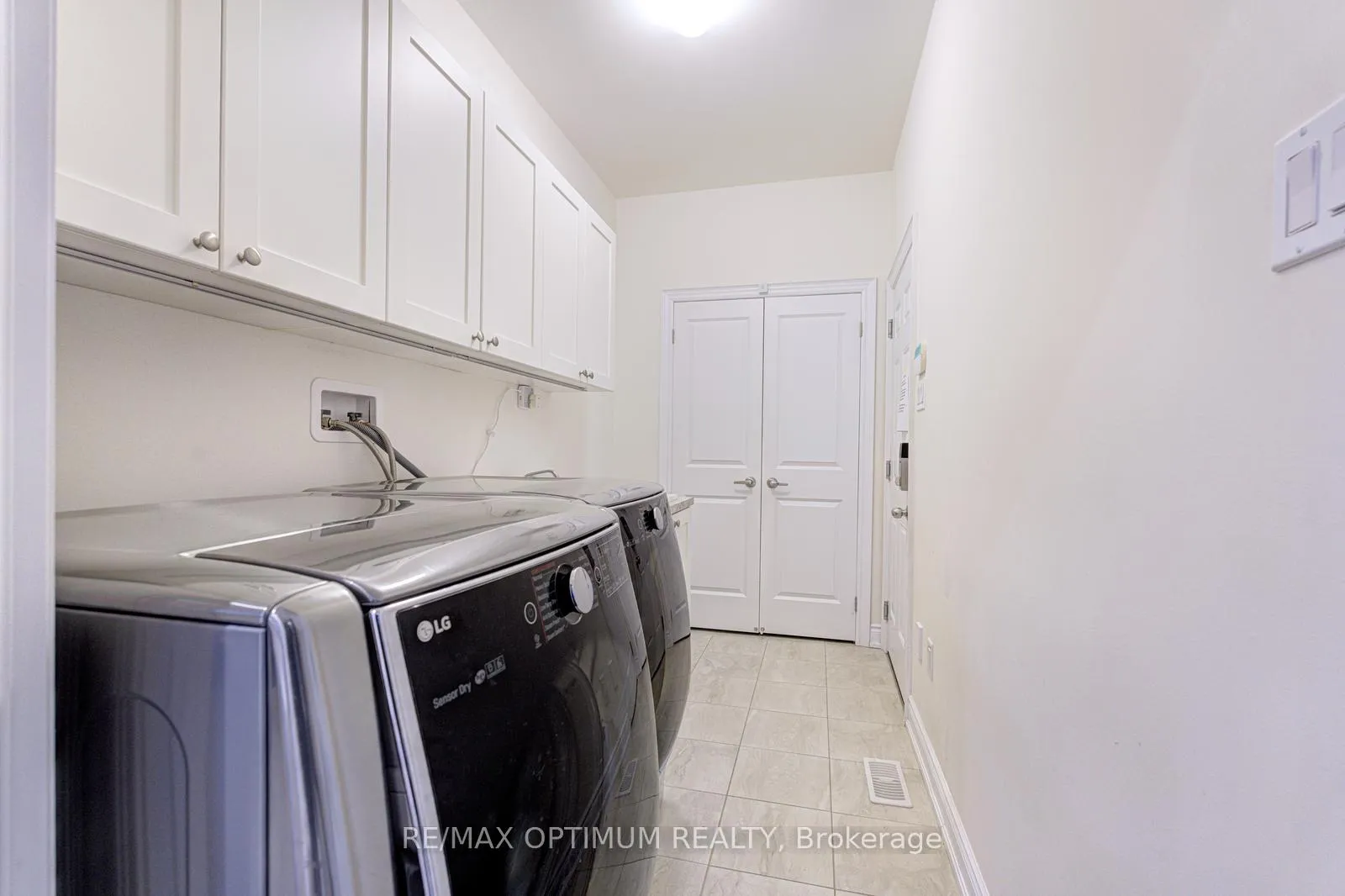 Photo 37 of 64 Elysian Fields Circle, Brampton, Bram West — HOMEH