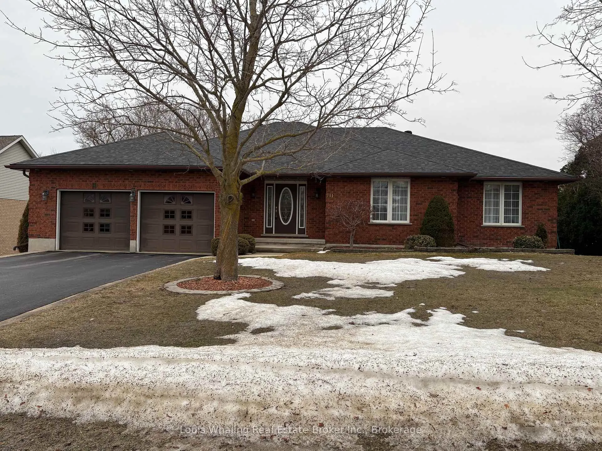Front of 711 21st A Avenue