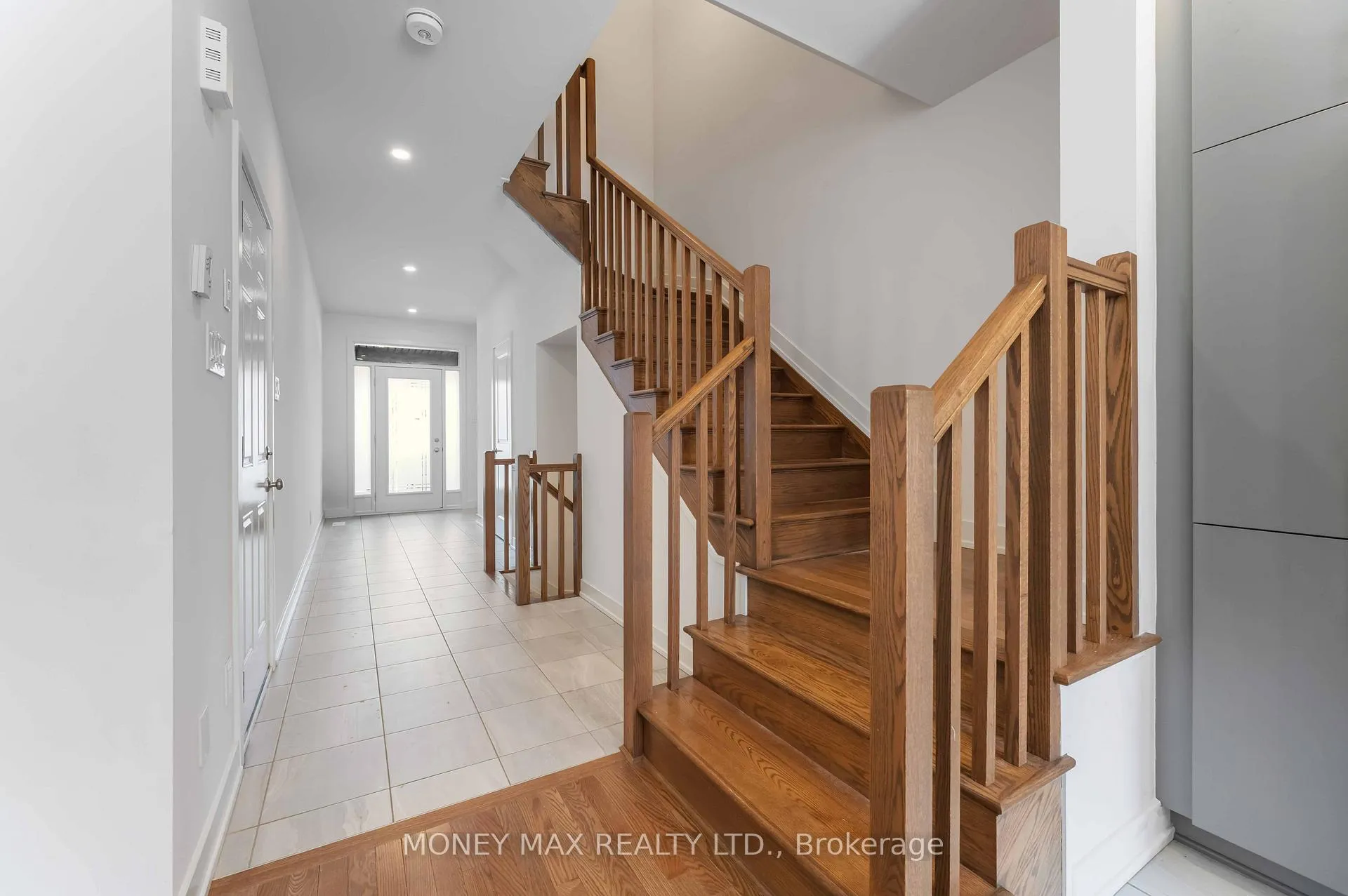 Photo 3 of 623 Knotridge Street, Ottawa, Mer Bleue/Bradley Estates/Anderson Park — HOMEH
