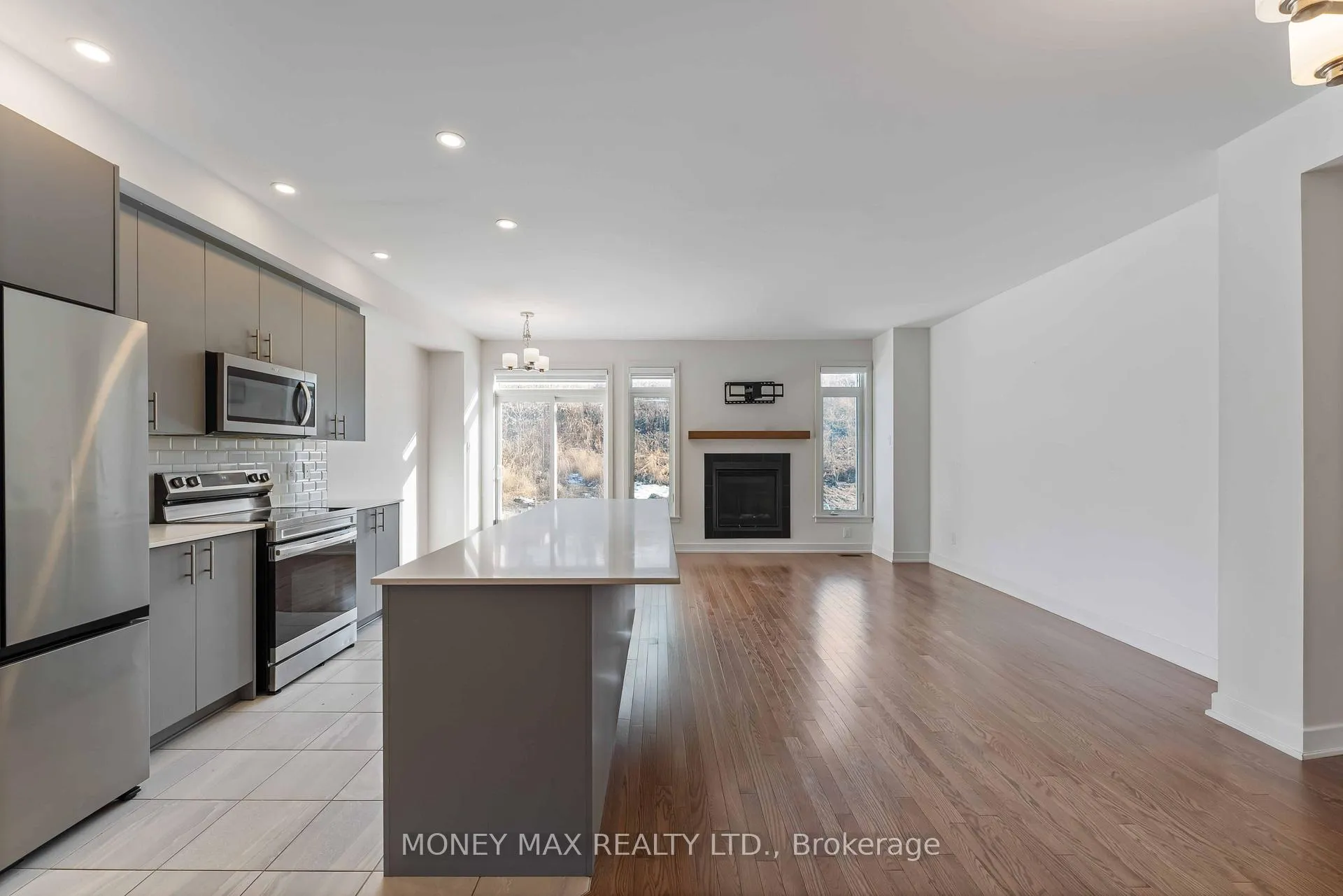 Photo 4 of 623 Knotridge Street, Ottawa, Mer Bleue/Bradley Estates/Anderson Park — HOMEH