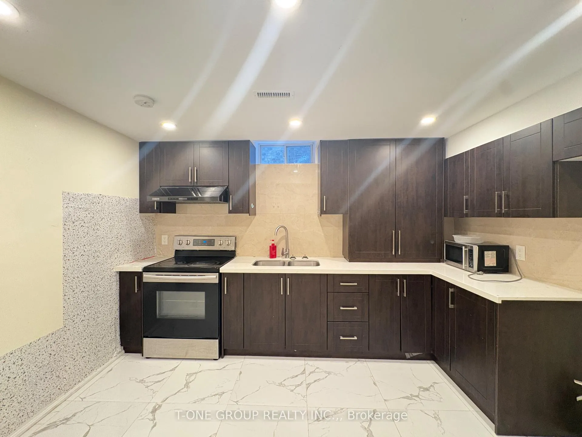 Photo 2 of 209 Highglen Avenue, Markham, Milliken Mills East — HOMEH