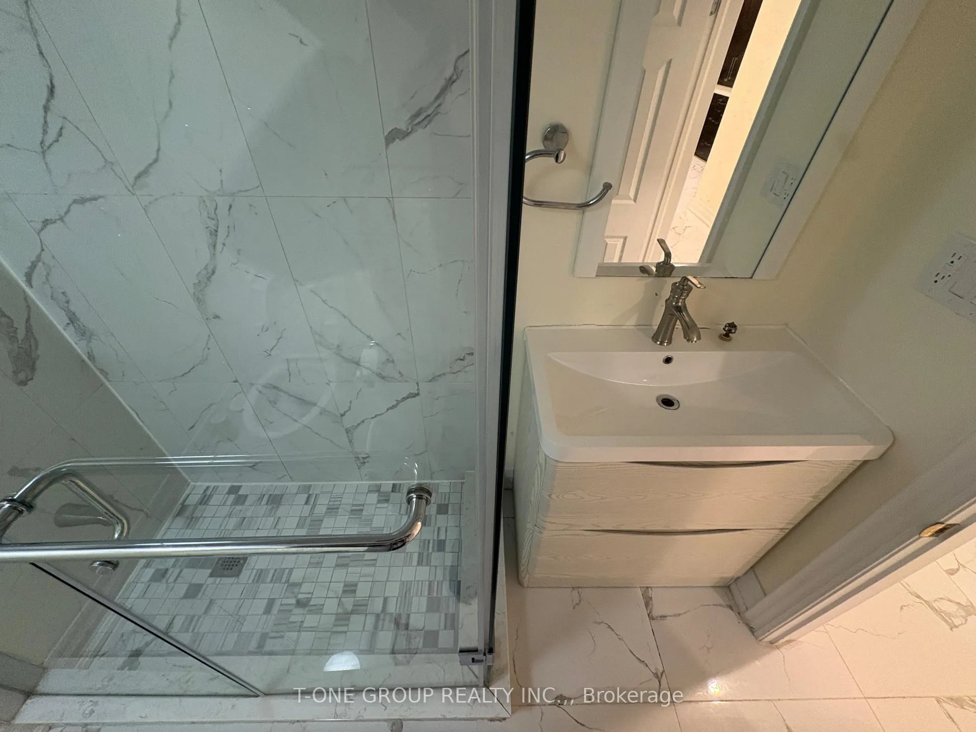 Photo 14 of 209 Highglen Avenue, Markham, Milliken Mills East — HOMEH