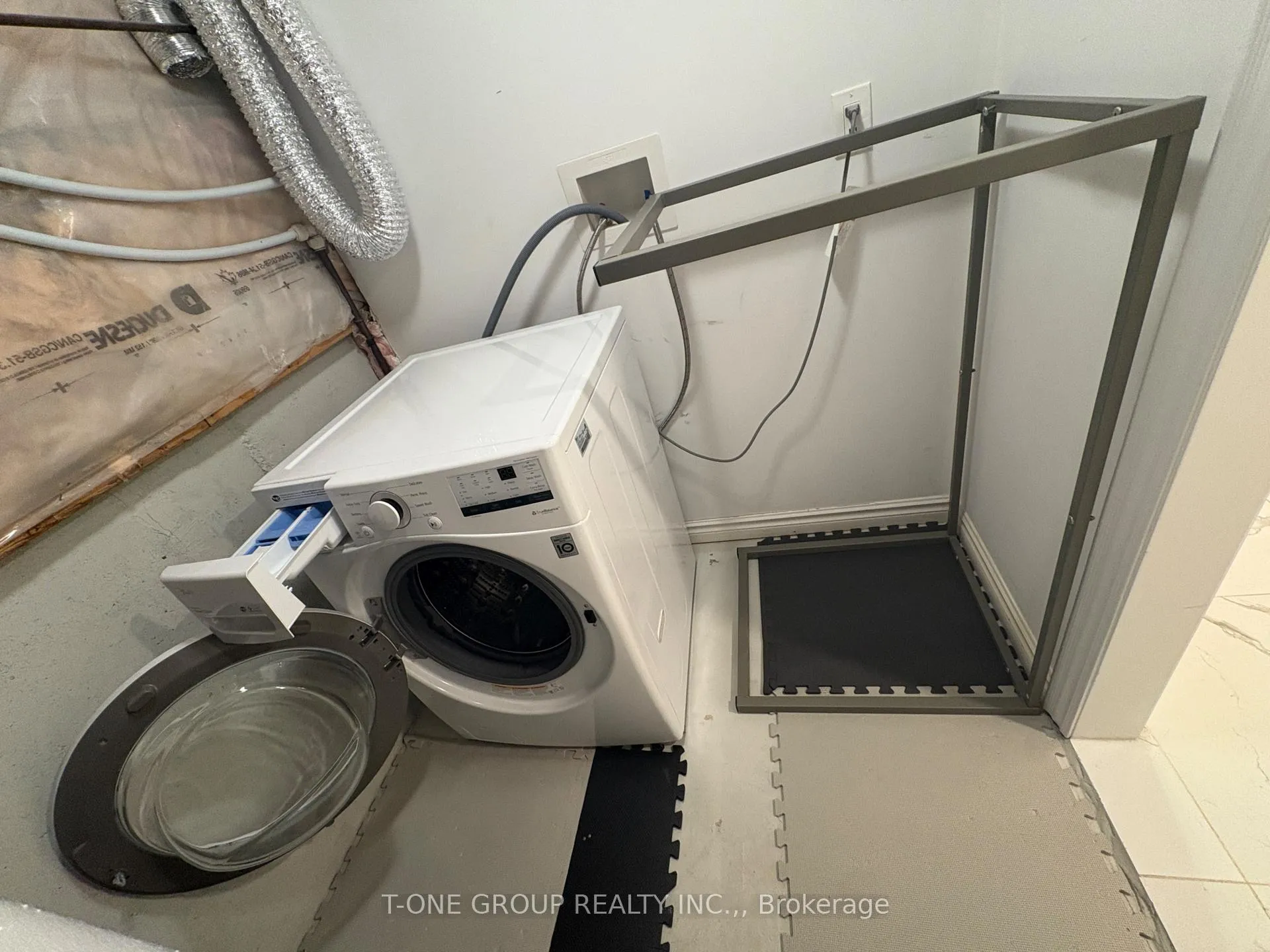 Photo 16 of 209 Highglen Avenue, Markham, Milliken Mills East — HOMEH
