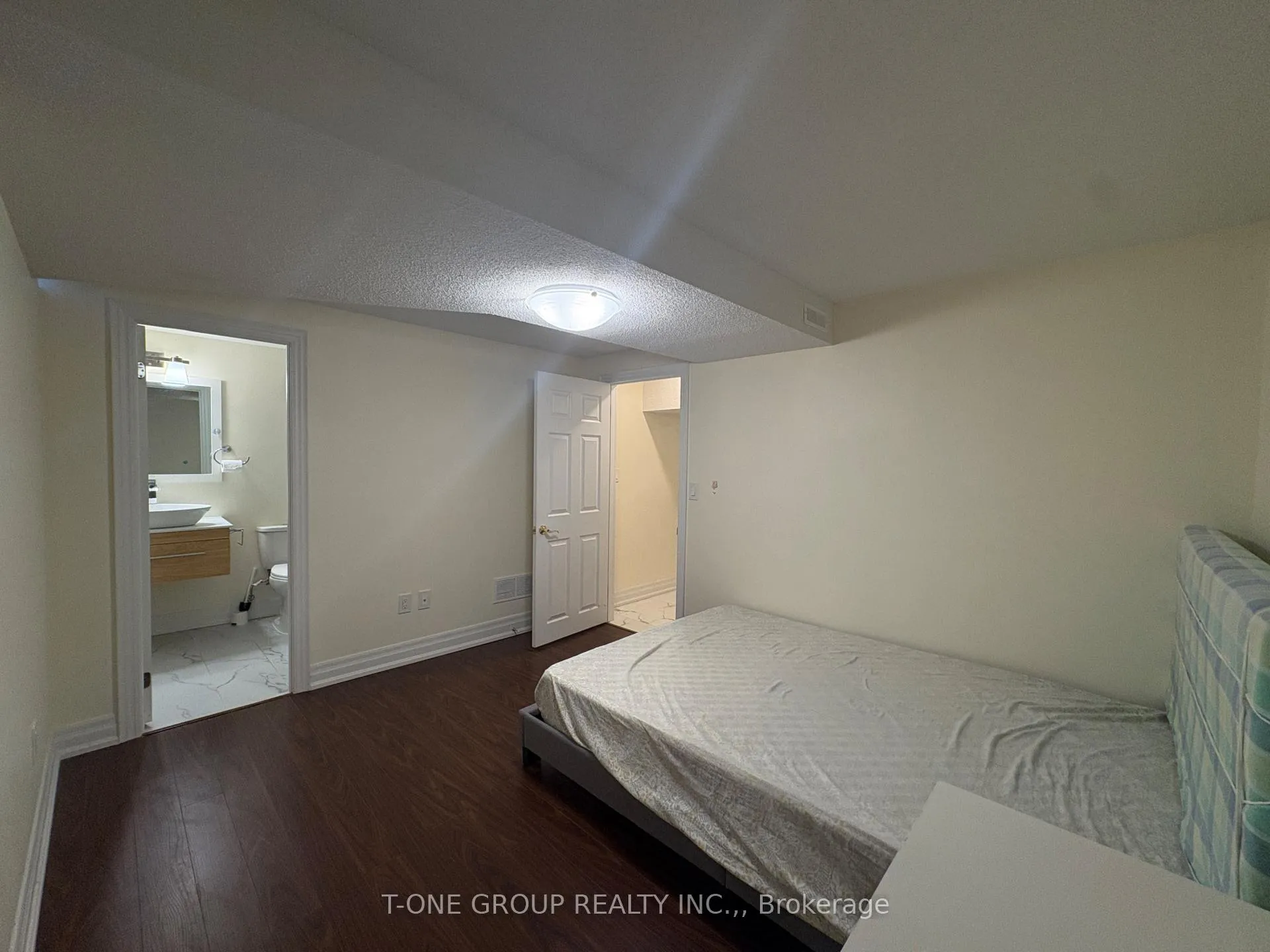 Photo 17 of 209 Highglen Avenue, Markham, Milliken Mills East — HOMEH