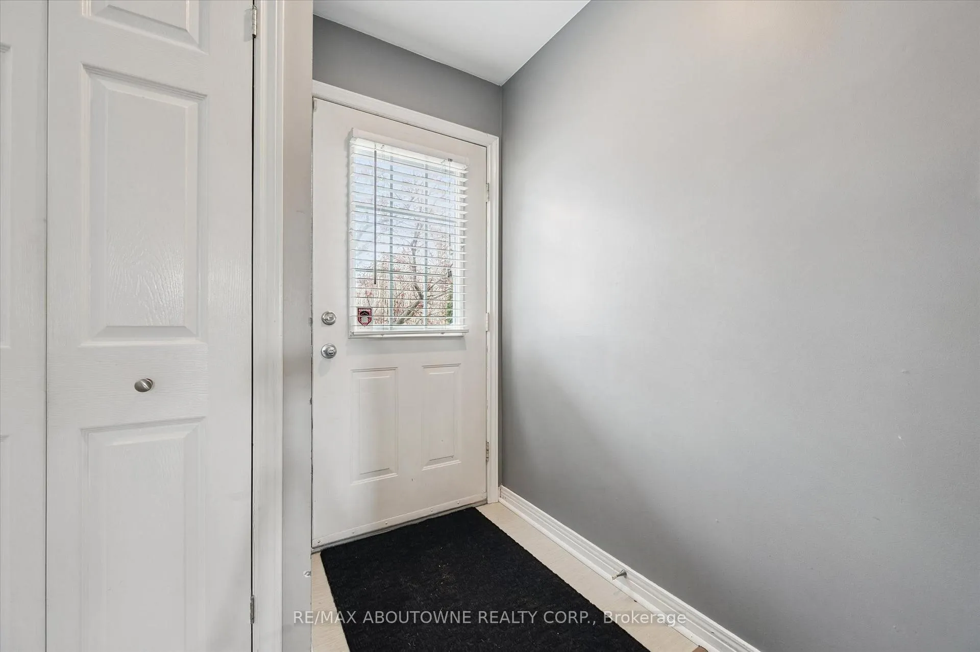 Photo 3 of 427 Bankside Crescent, Kitchener — HOMEH