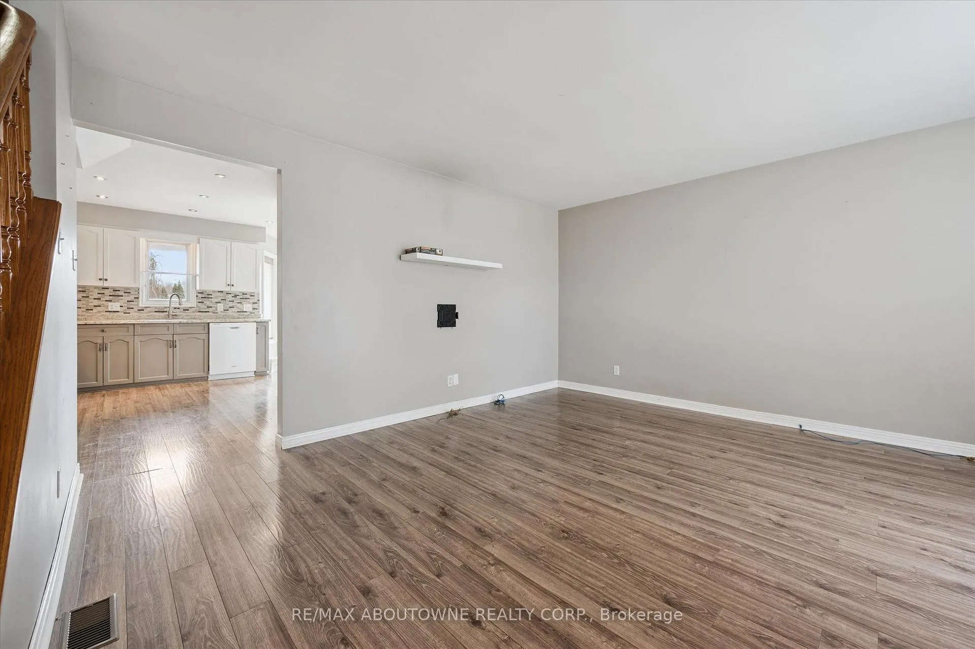 Photo 4 of 427 Bankside Crescent, Kitchener — HOMEH