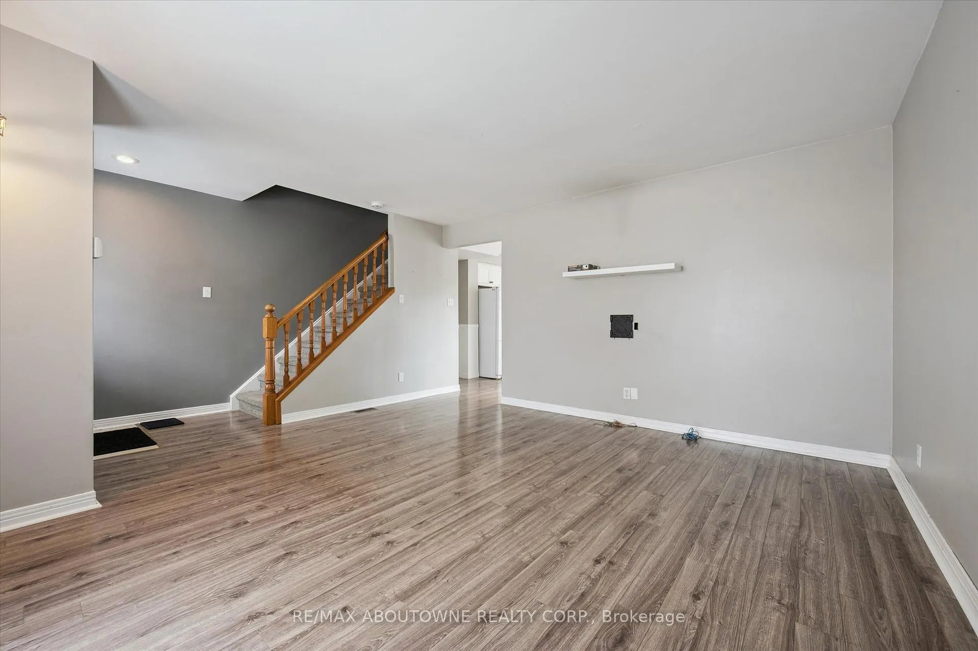 Photo 5 of 427 Bankside Crescent, Kitchener — HOMEH