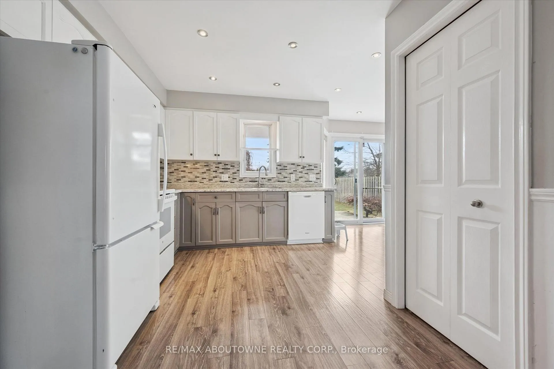 Photo 7 of 427 Bankside Crescent, Kitchener — HOMEH