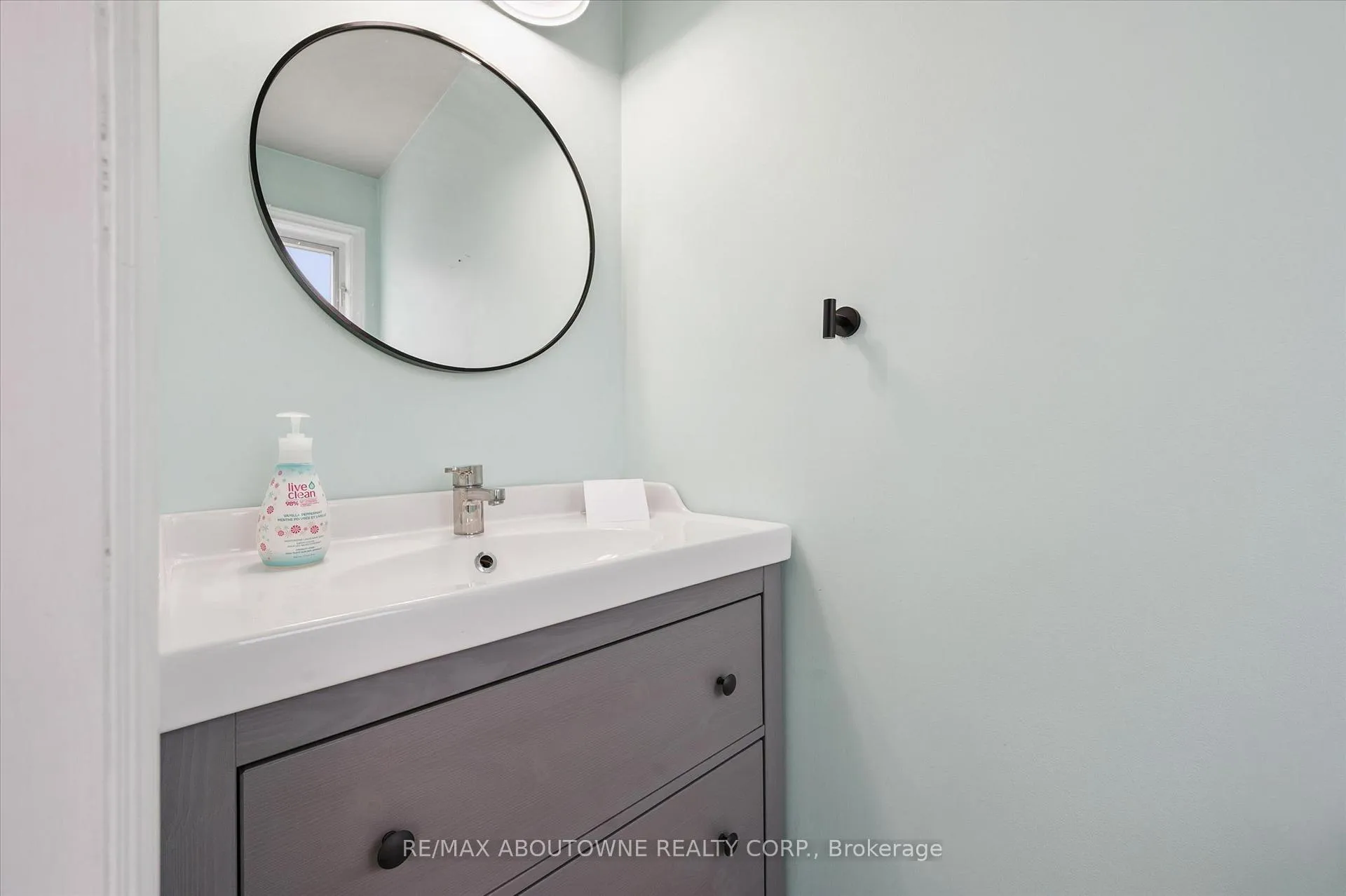 Photo 11 of 427 Bankside Crescent, Kitchener — HOMEH