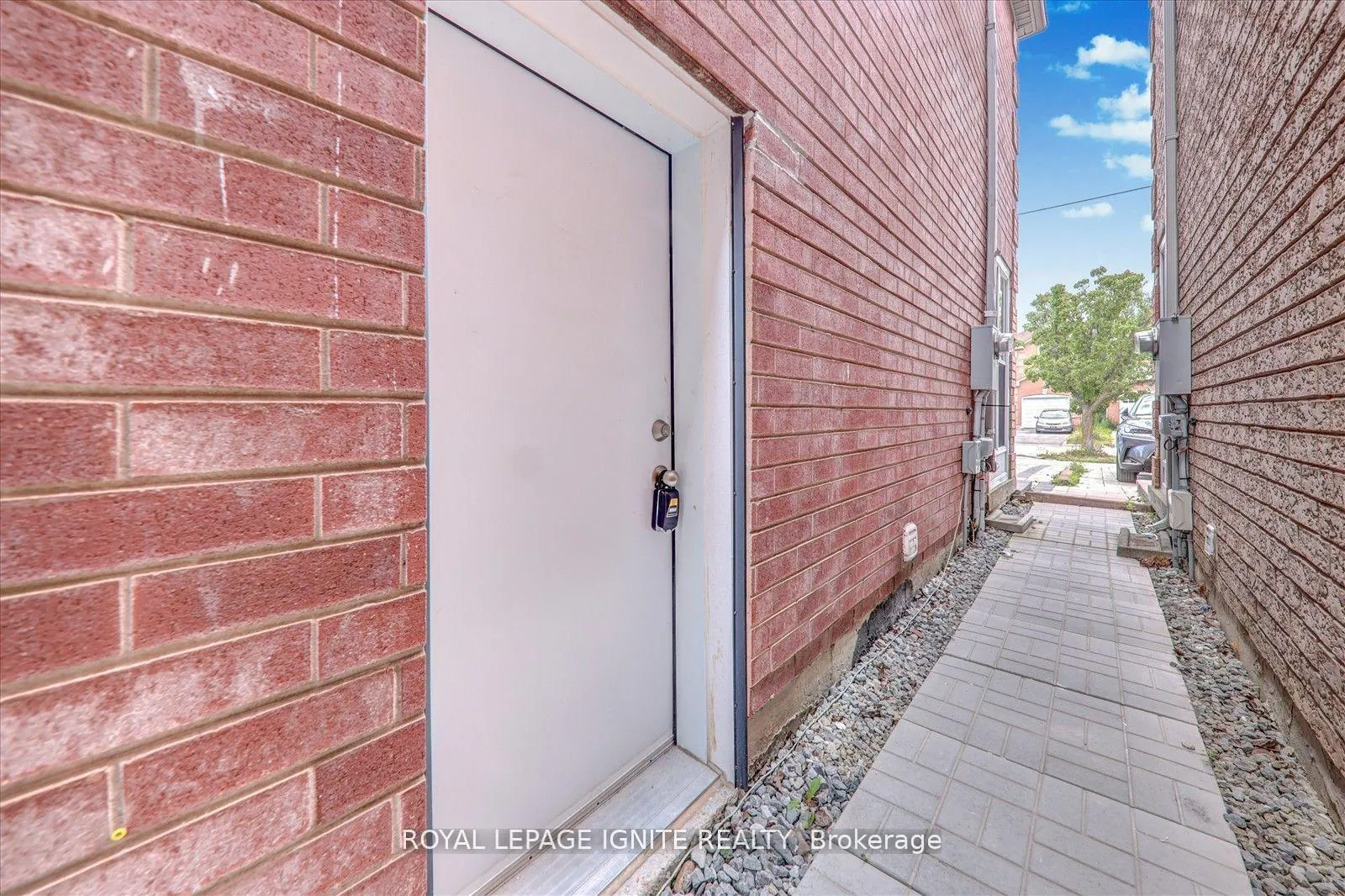 Photo 5 of Unit Bsmt, 16 Sophia Road, Markham, Middlefield — HOMEH