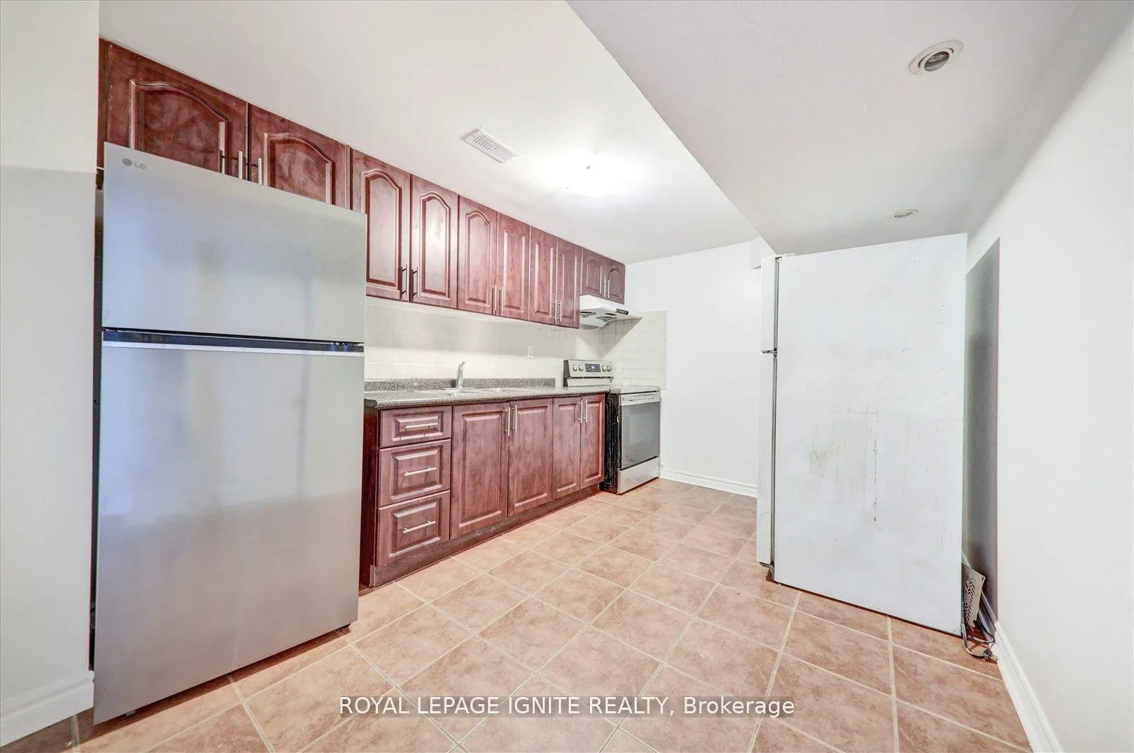 Photo 12 of Unit Bsmt, 16 Sophia Road, Markham, Middlefield — HOMEH