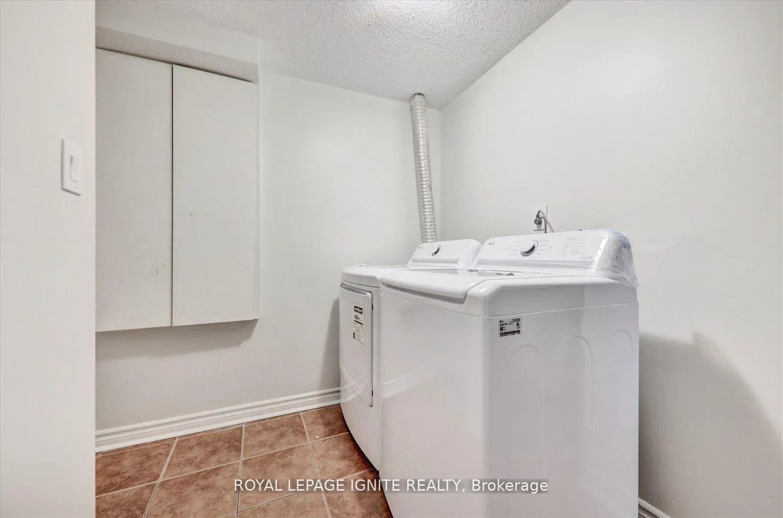Photo 17 of Unit Bsmt, 16 Sophia Road, Markham, Middlefield — HOMEH