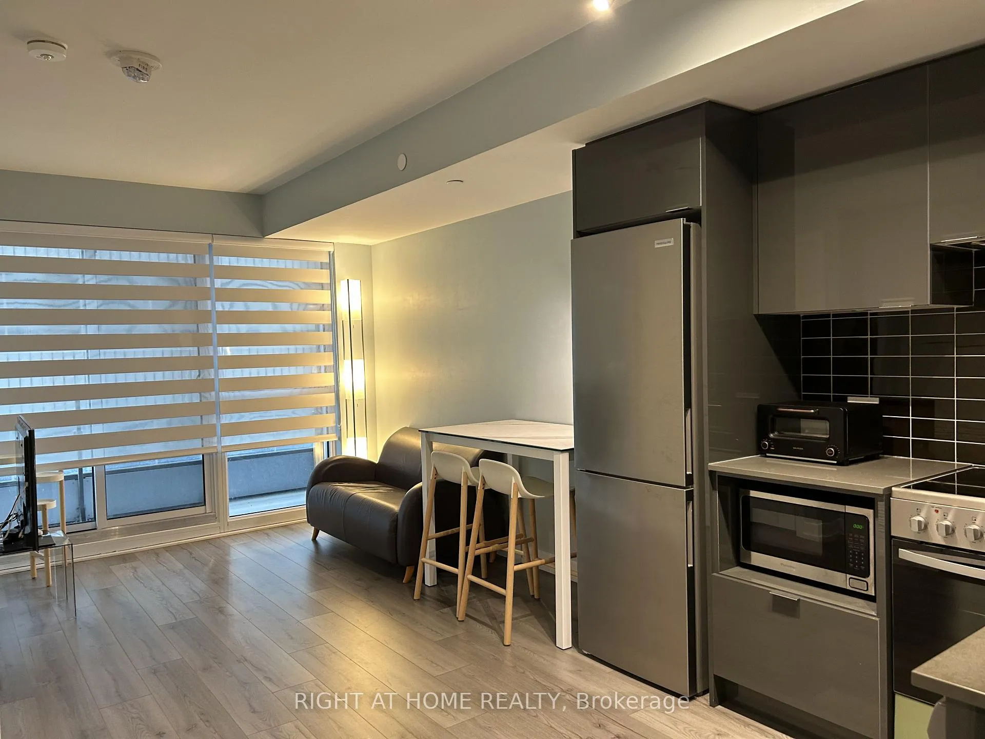 Photo 3 of Unit 1303, 395 Bloor Street E, Toronto, North St. James Town — HOMEH