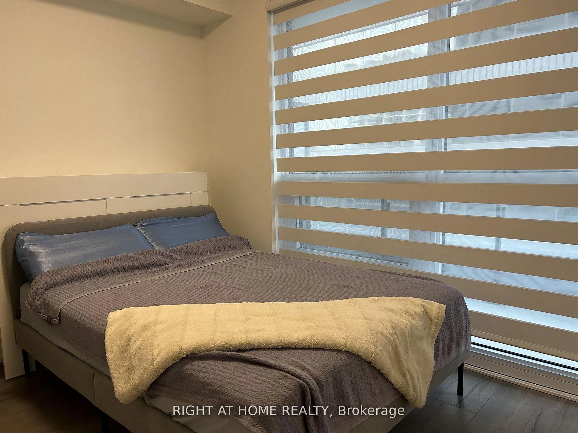 Photo 8 of Unit 1303, 395 Bloor Street E, Toronto, North St. James Town — HOMEH