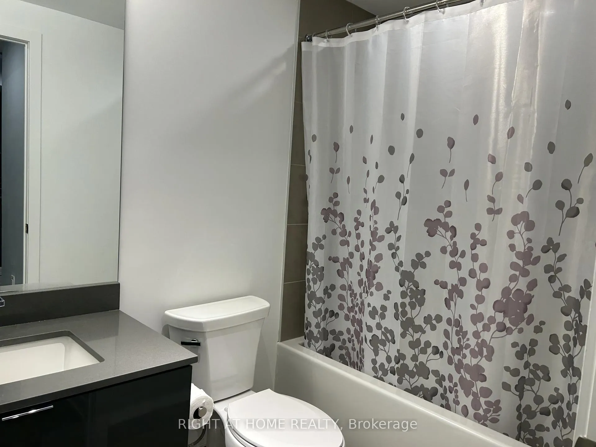 Photo 9 of Unit 1303, 395 Bloor Street E, Toronto, North St. James Town — HOMEH