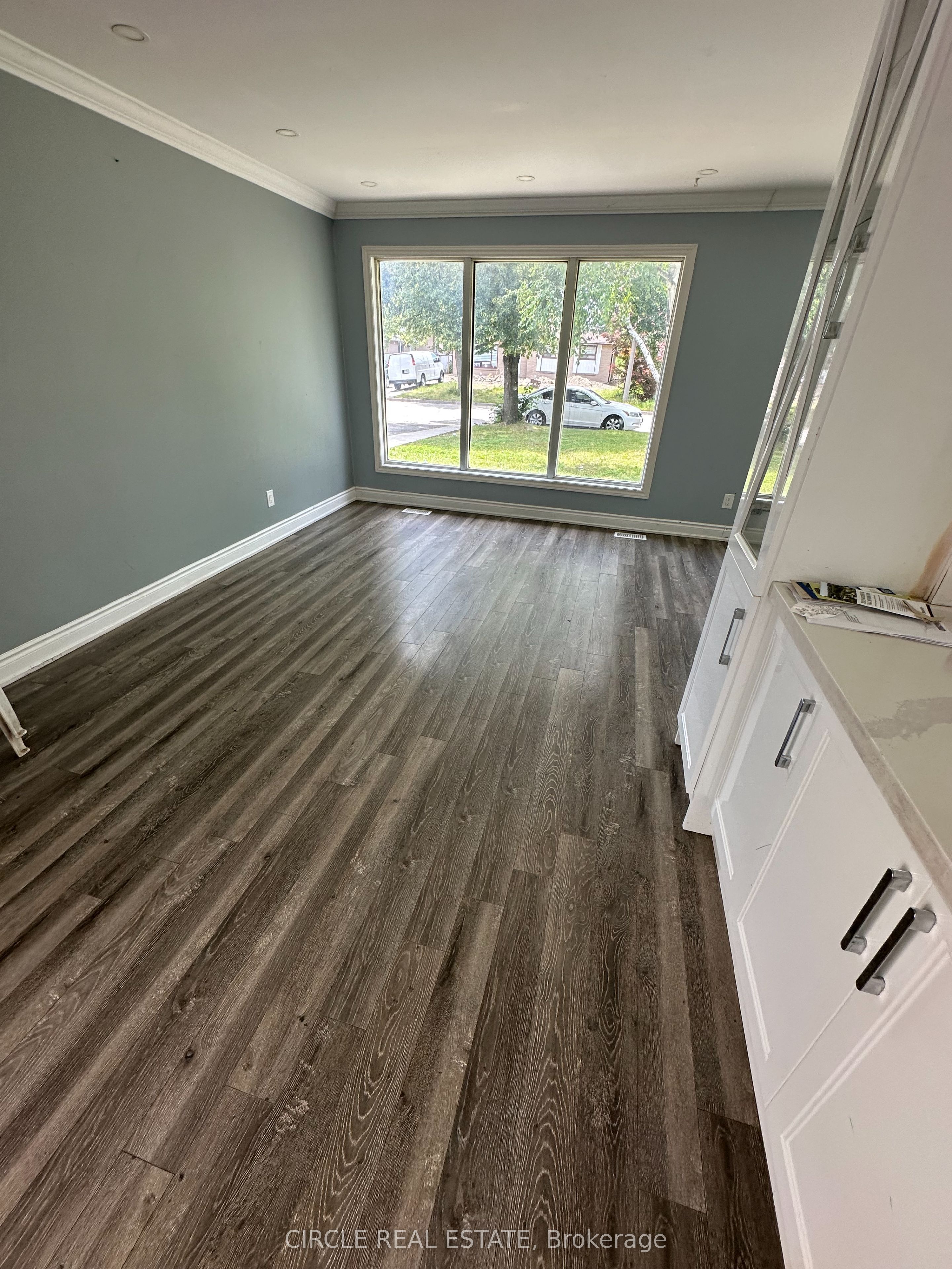 Photo 3 of 16 Belmont Drive, Brampton, Avondale — HOMEH