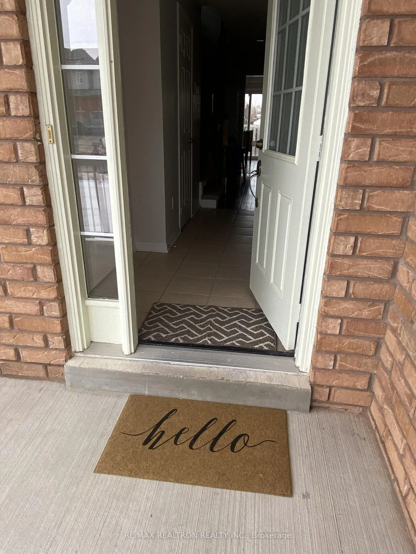 Photo 2 of 70 Commonwealth Road, Barrie, Innis-Shore — HOMEH