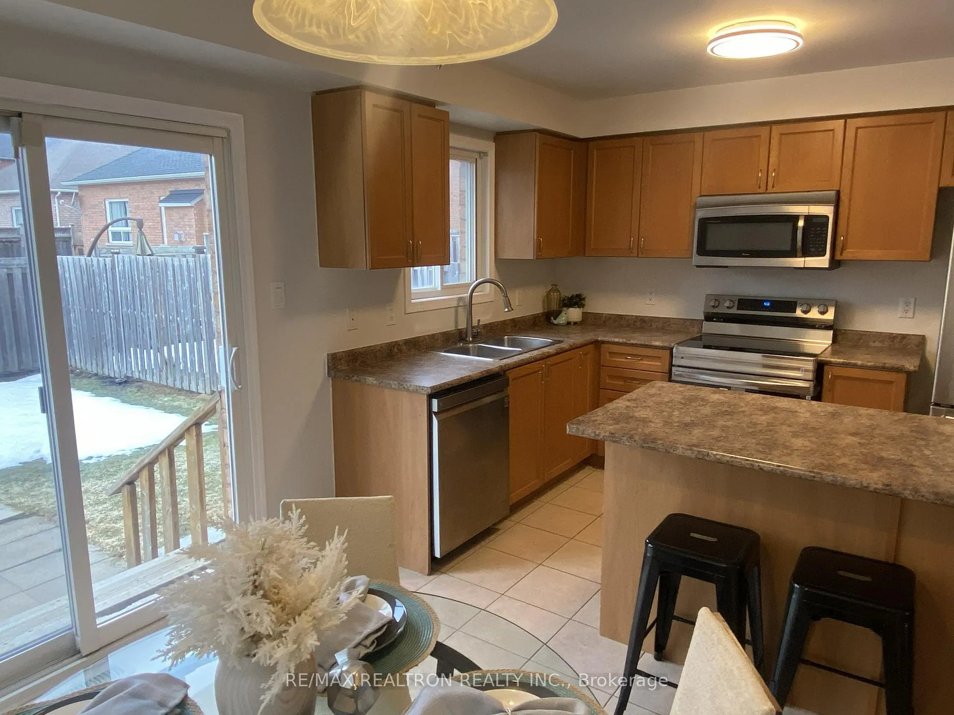 Photo 6 of 70 Commonwealth Road, Barrie, Innis-Shore — HOMEH