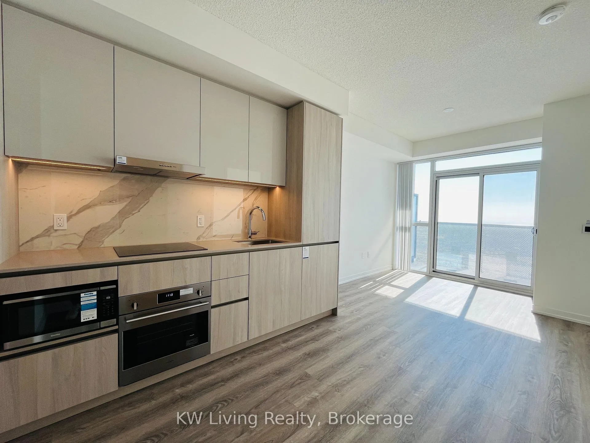 Photo 2 of Unit 5911, 8 Interchange Way, Vaughan, Vaughan Corporate Centre — HOMEH