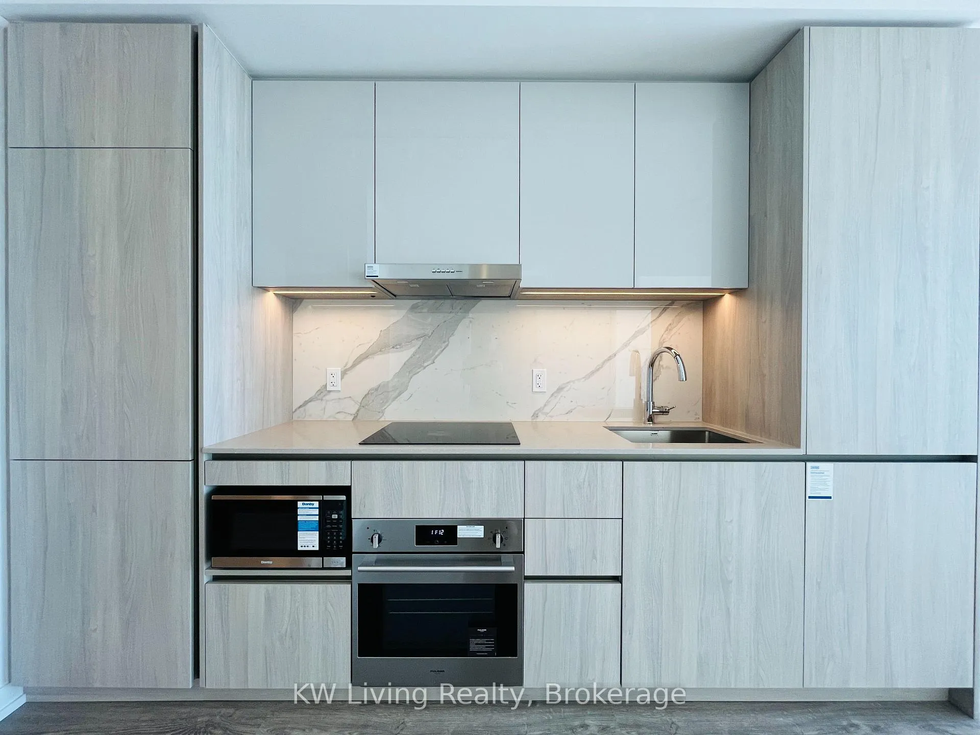 Photo 3 of Unit 5911, 8 Interchange Way, Vaughan, Vaughan Corporate Centre — HOMEH