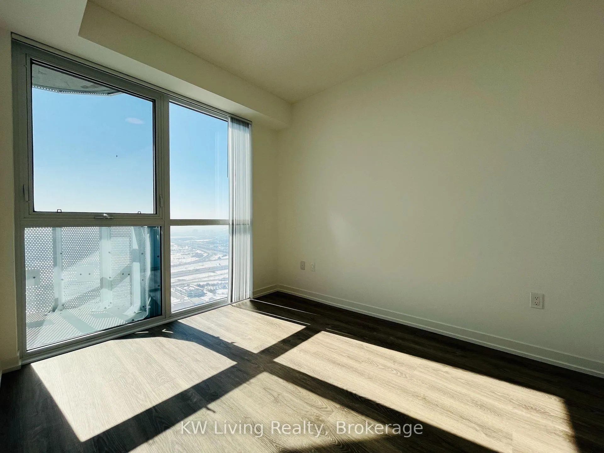 Photo 4 of Unit 5911, 8 Interchange Way, Vaughan, Vaughan Corporate Centre — HOMEH