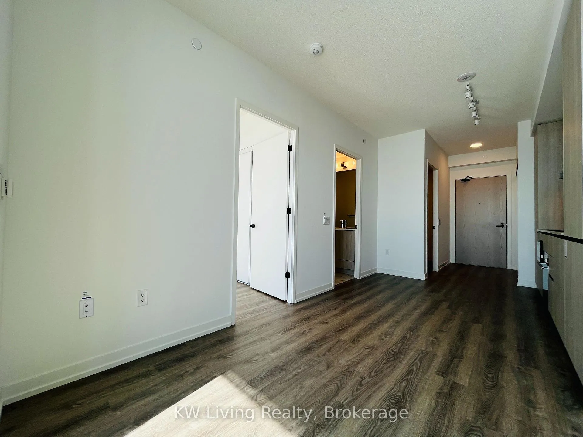 Photo 6 of Unit 5911, 8 Interchange Way, Vaughan, Vaughan Corporate Centre — HOMEH