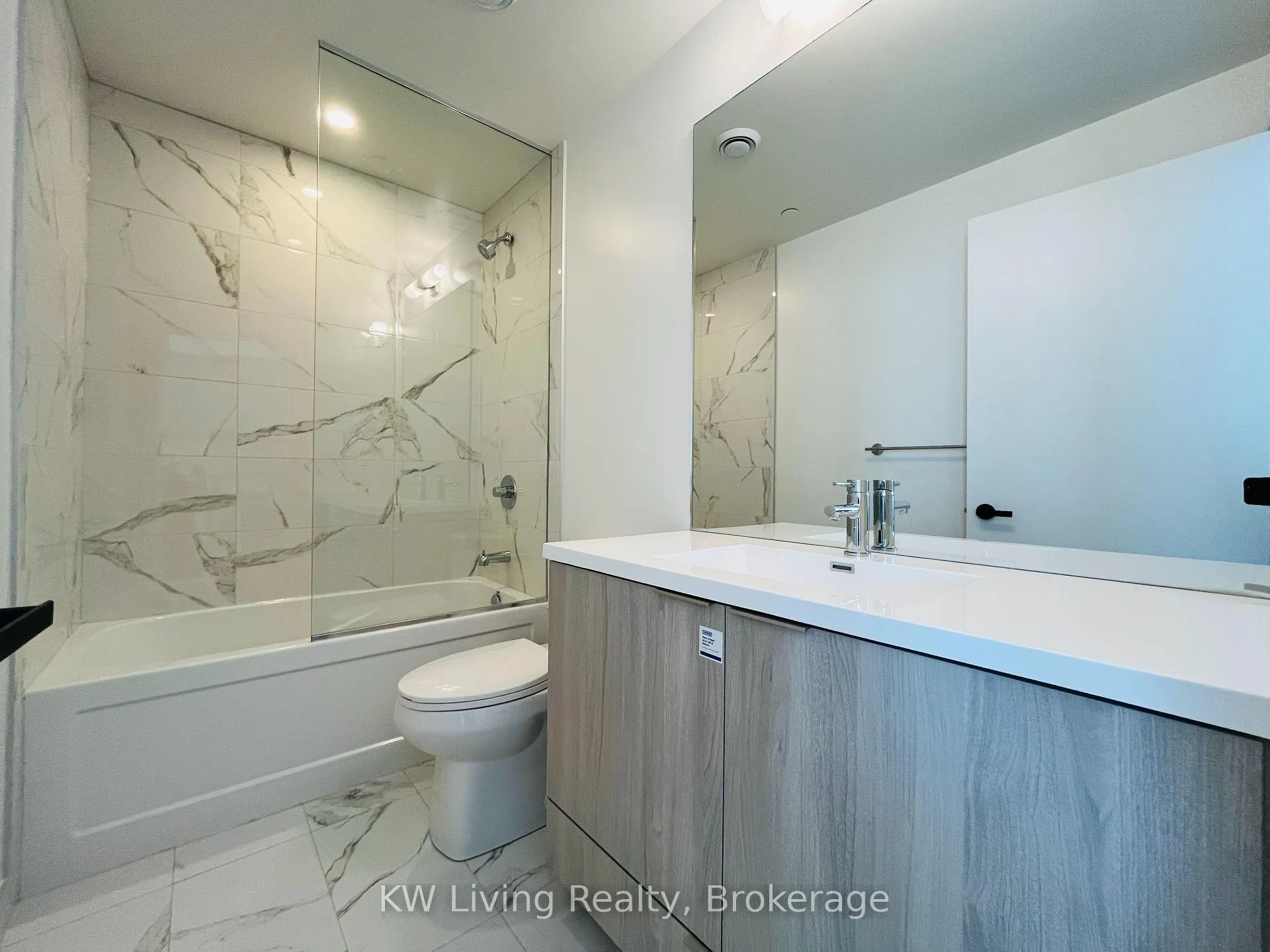 Photo 8 of Unit 5911, 8 Interchange Way, Vaughan, Vaughan Corporate Centre — HOMEH