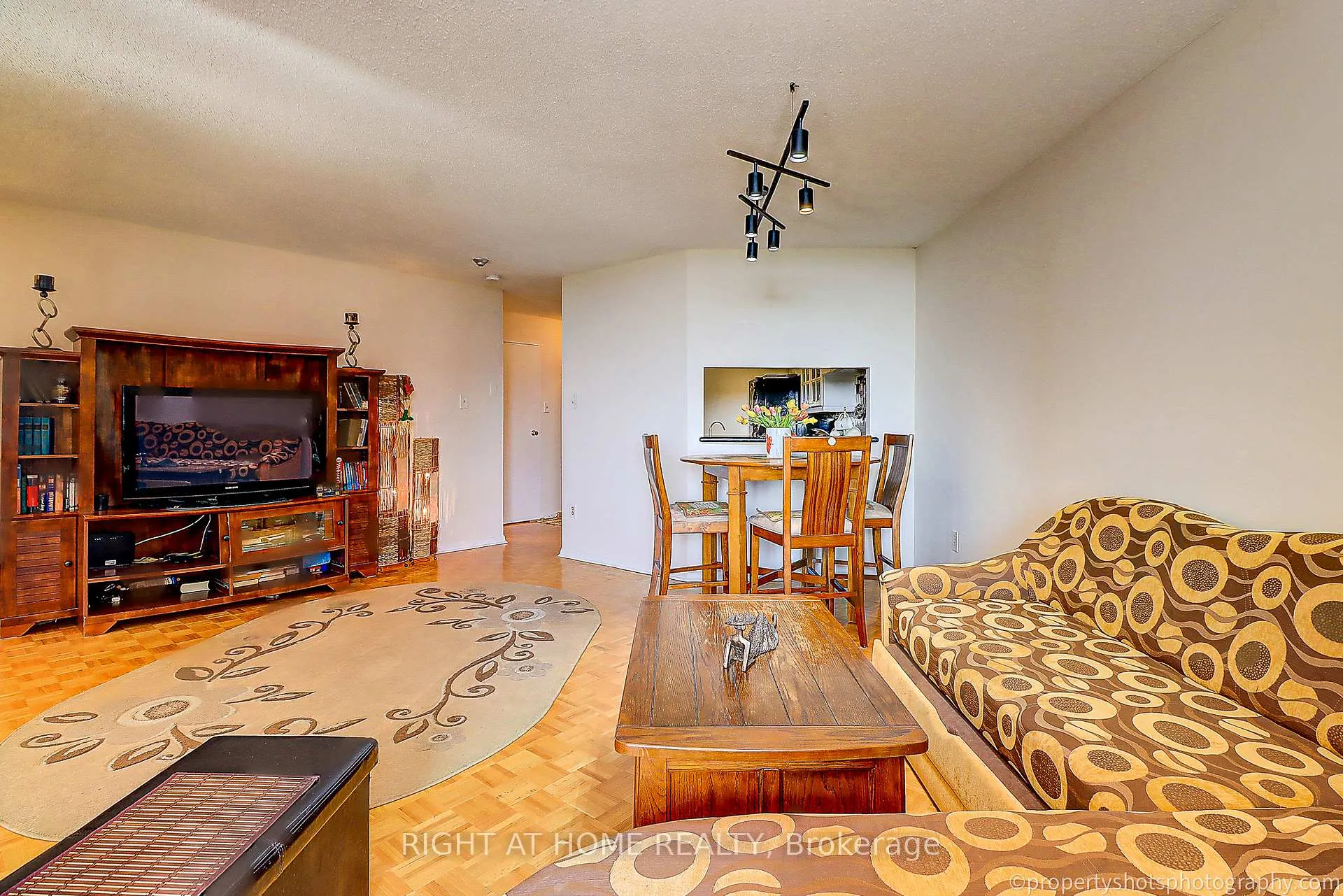 Photo 3 of Unit 1703, 77 Maitland Place, Toronto, Cabbagetown-South St. James Town — HOMEH