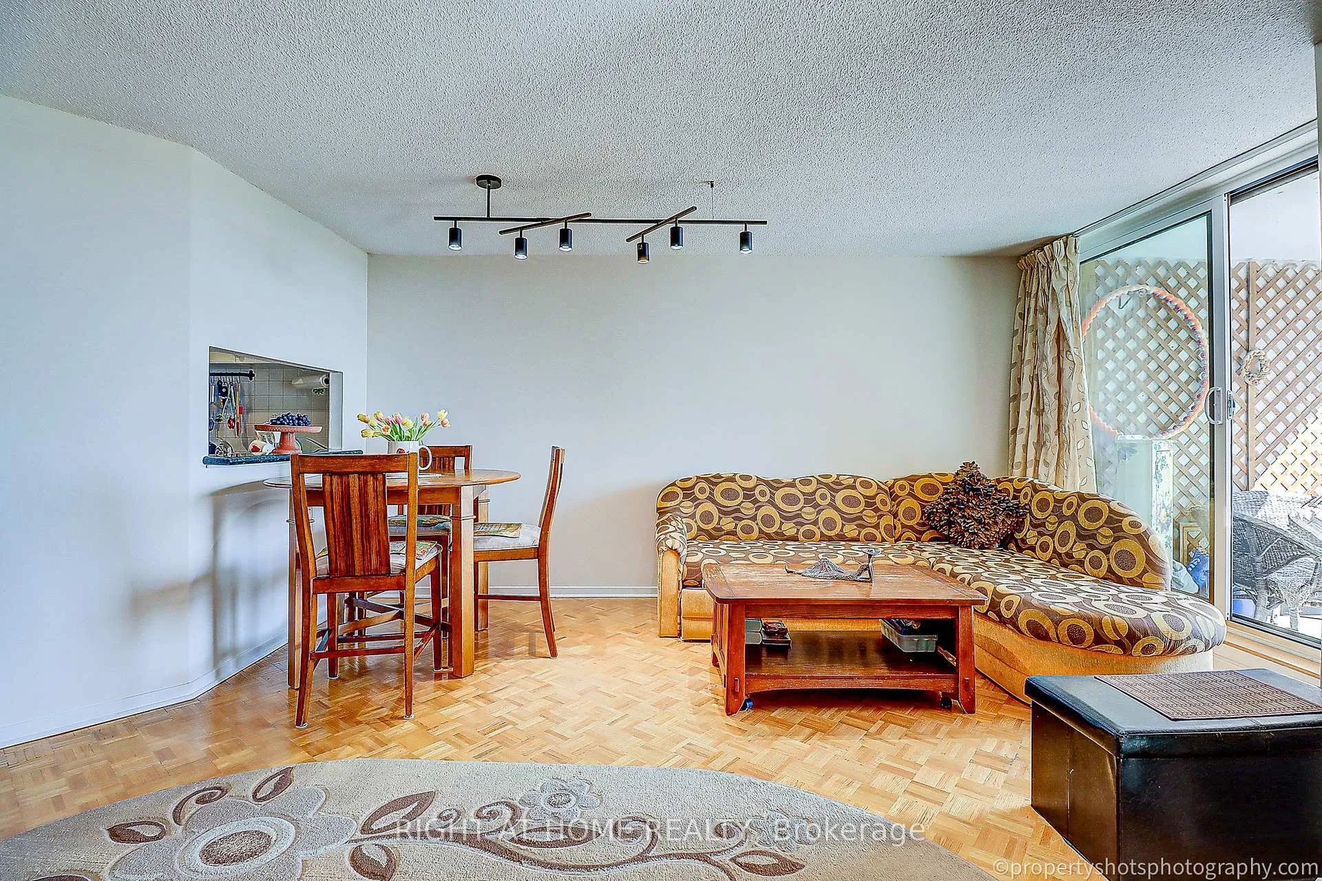 Photo 5 of Unit 1703, 77 Maitland Place, Toronto, Cabbagetown-South St. James Town — HOMEH