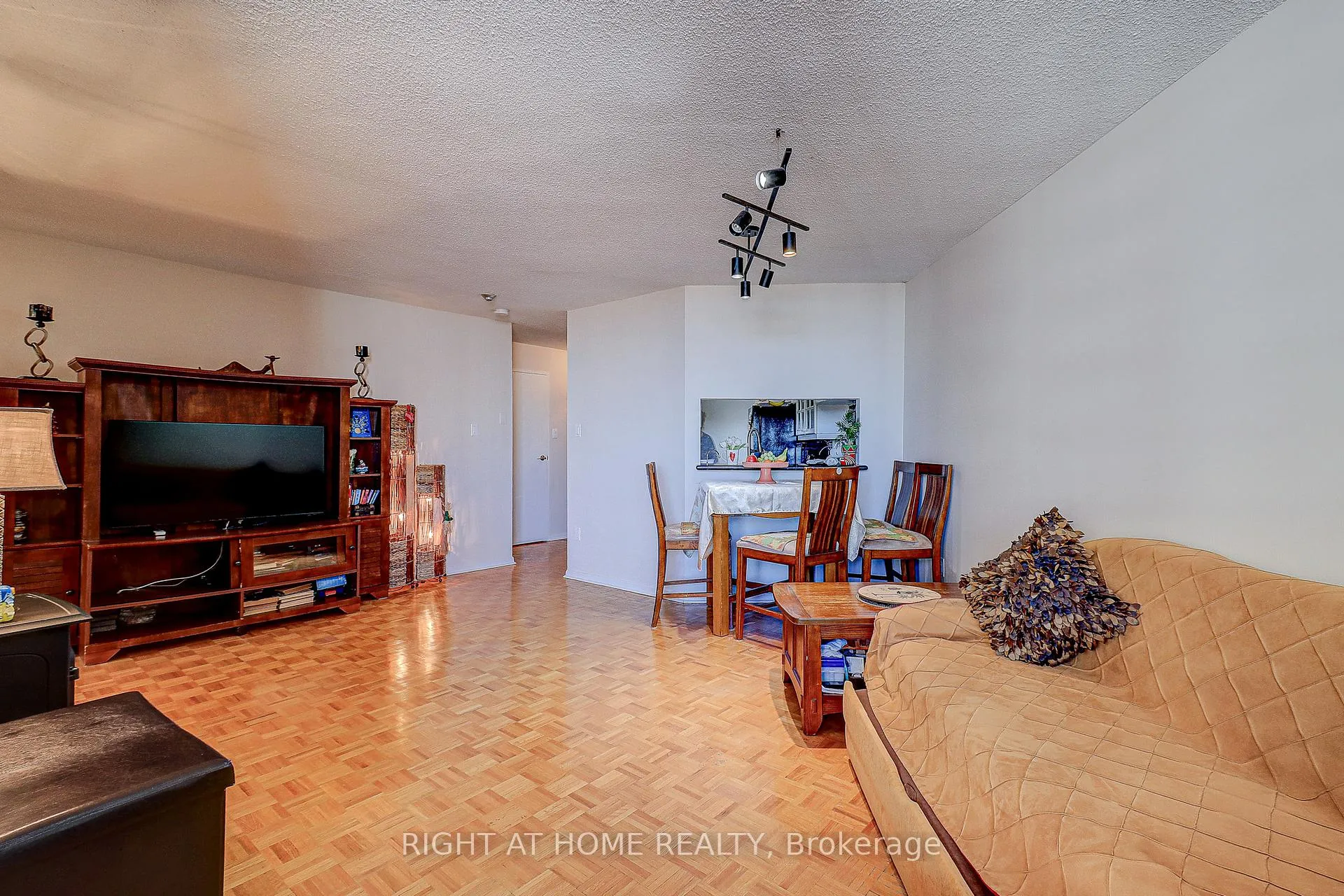 Photo 6 of Unit 1703, 77 Maitland Place, Toronto, Cabbagetown-South St. James Town — HOMEH