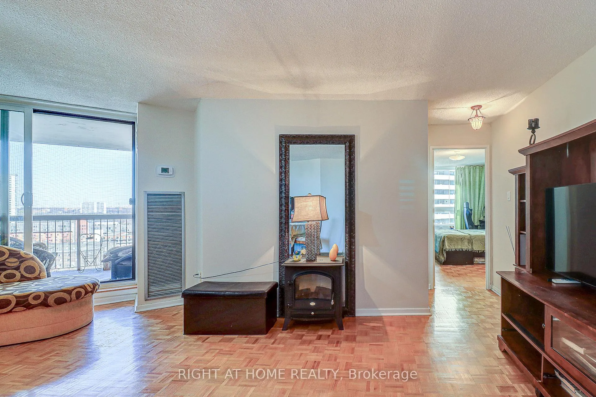 Photo 7 of Unit 1703, 77 Maitland Place, Toronto, Cabbagetown-South St. James Town — HOMEH
