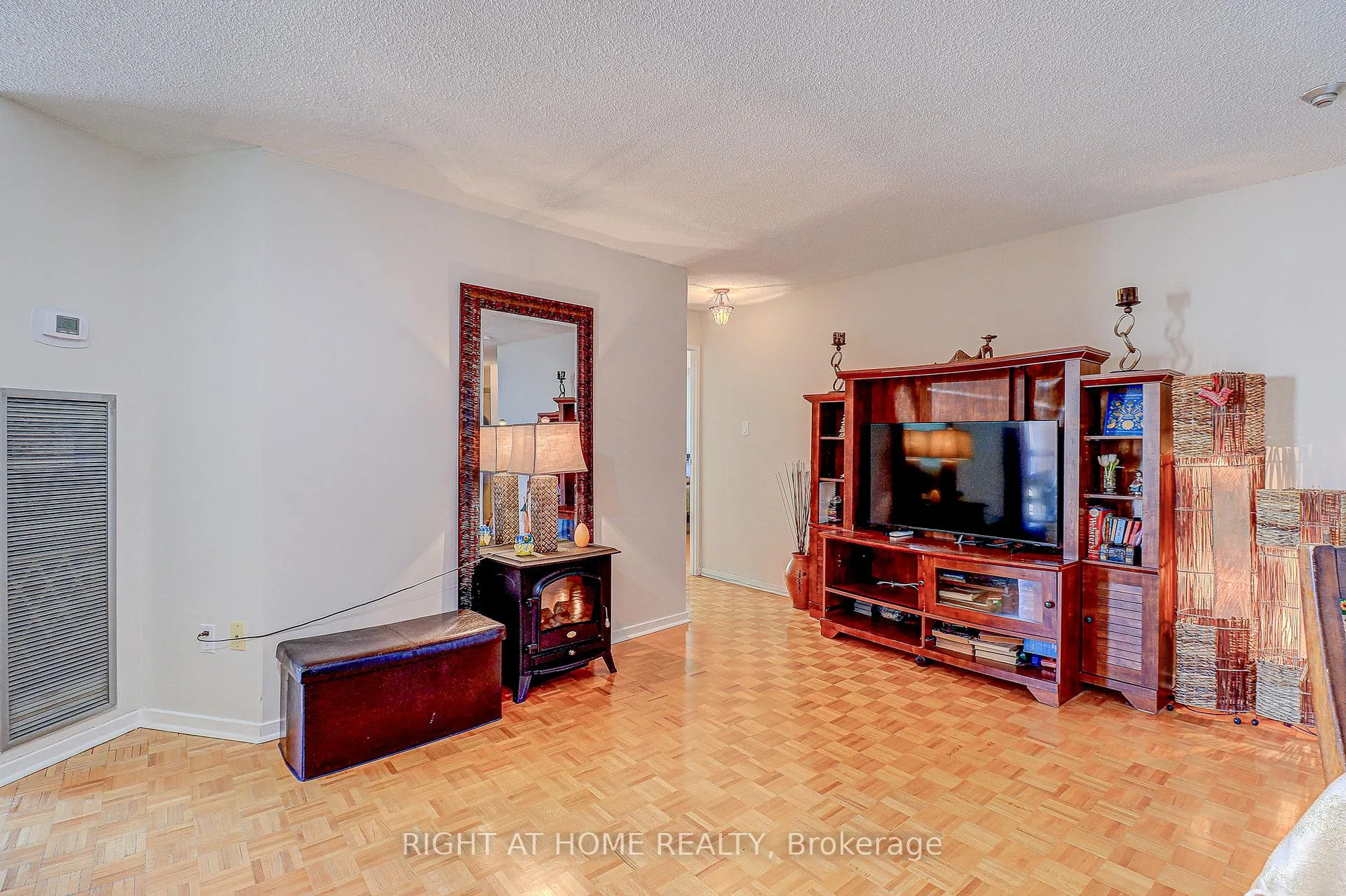 Photo 8 of Unit 1703, 77 Maitland Place, Toronto, Cabbagetown-South St. James Town — HOMEH