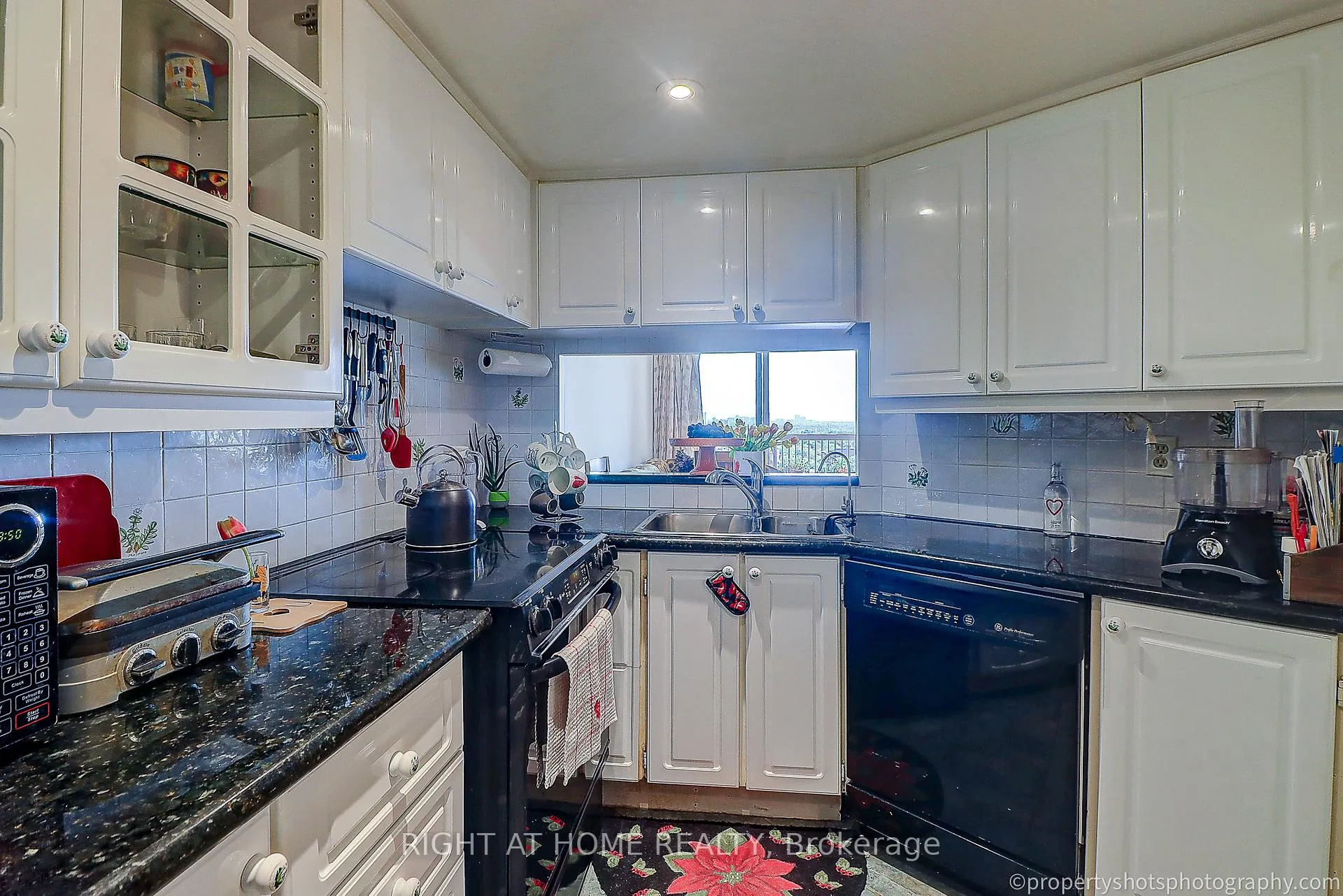 Photo 9 of Unit 1703, 77 Maitland Place, Toronto, Cabbagetown-South St. James Town — HOMEH