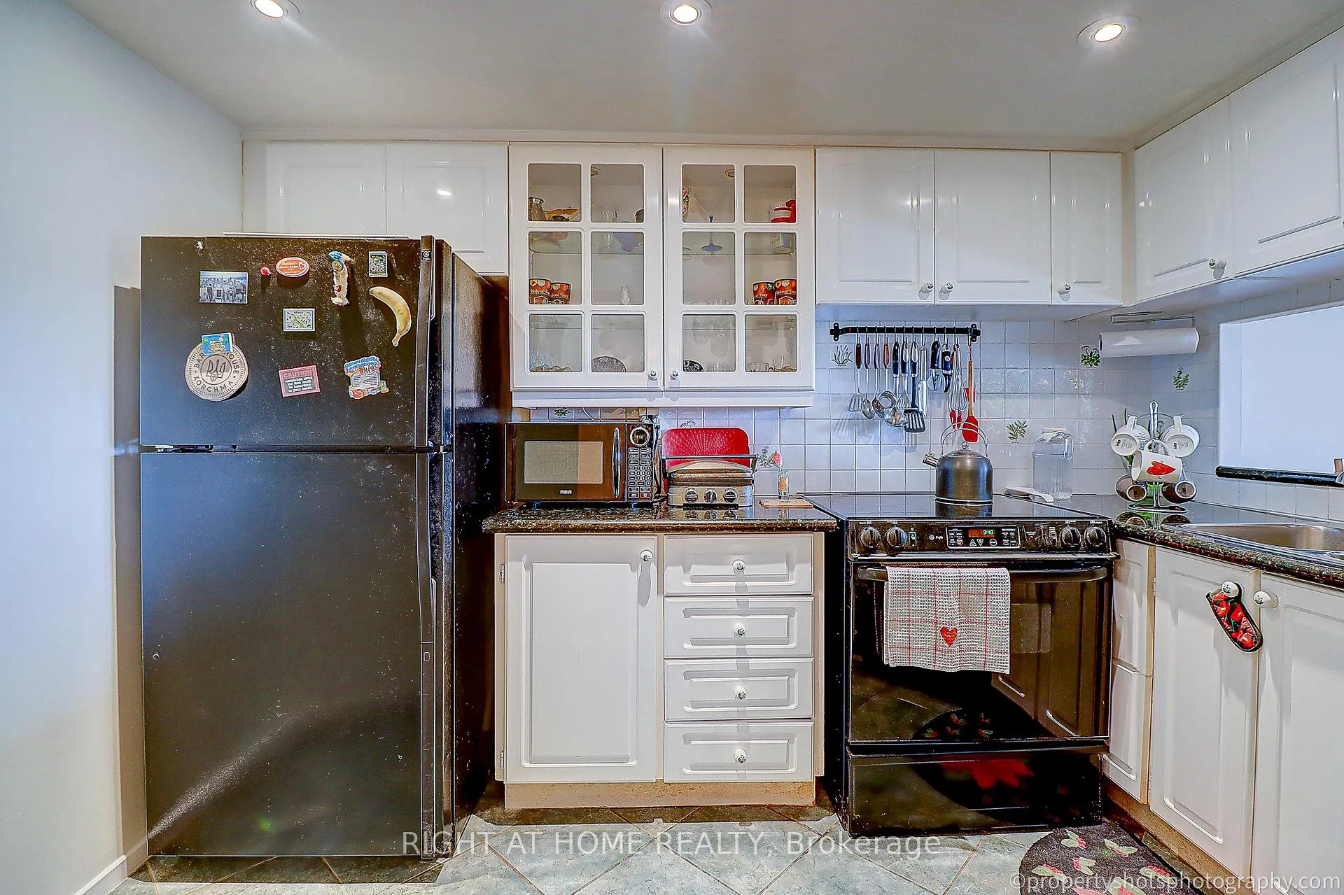 Photo 10 of Unit 1703, 77 Maitland Place, Toronto, Cabbagetown-South St. James Town — HOMEH