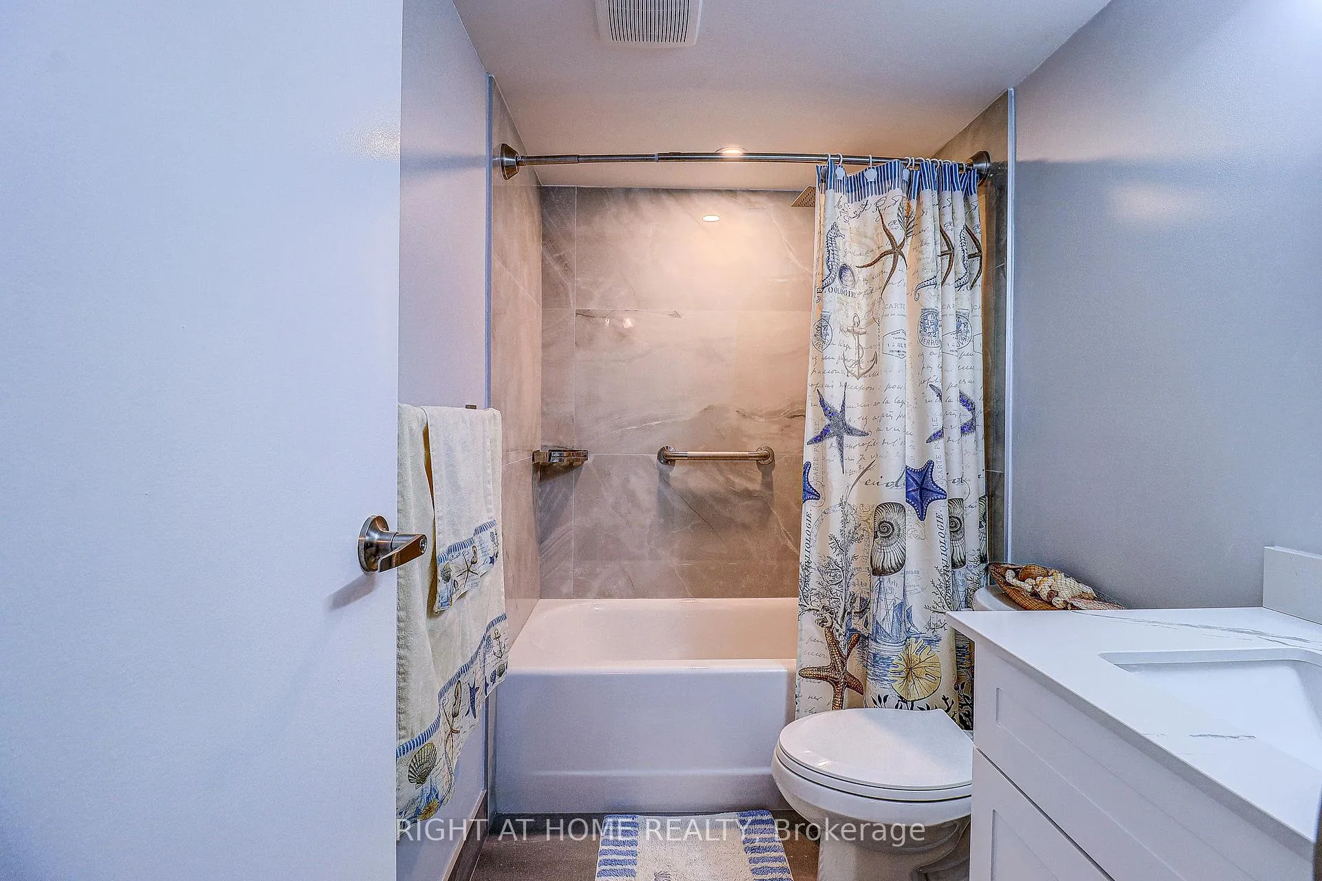 Photo 23 of Unit 1703, 77 Maitland Place, Toronto, Cabbagetown-South St. James Town — HOMEH